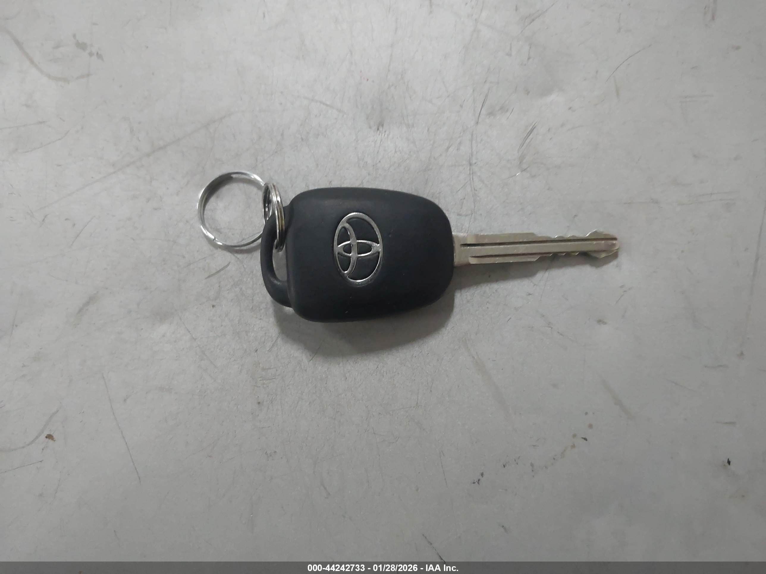 TOYOTA RAV4 image 11