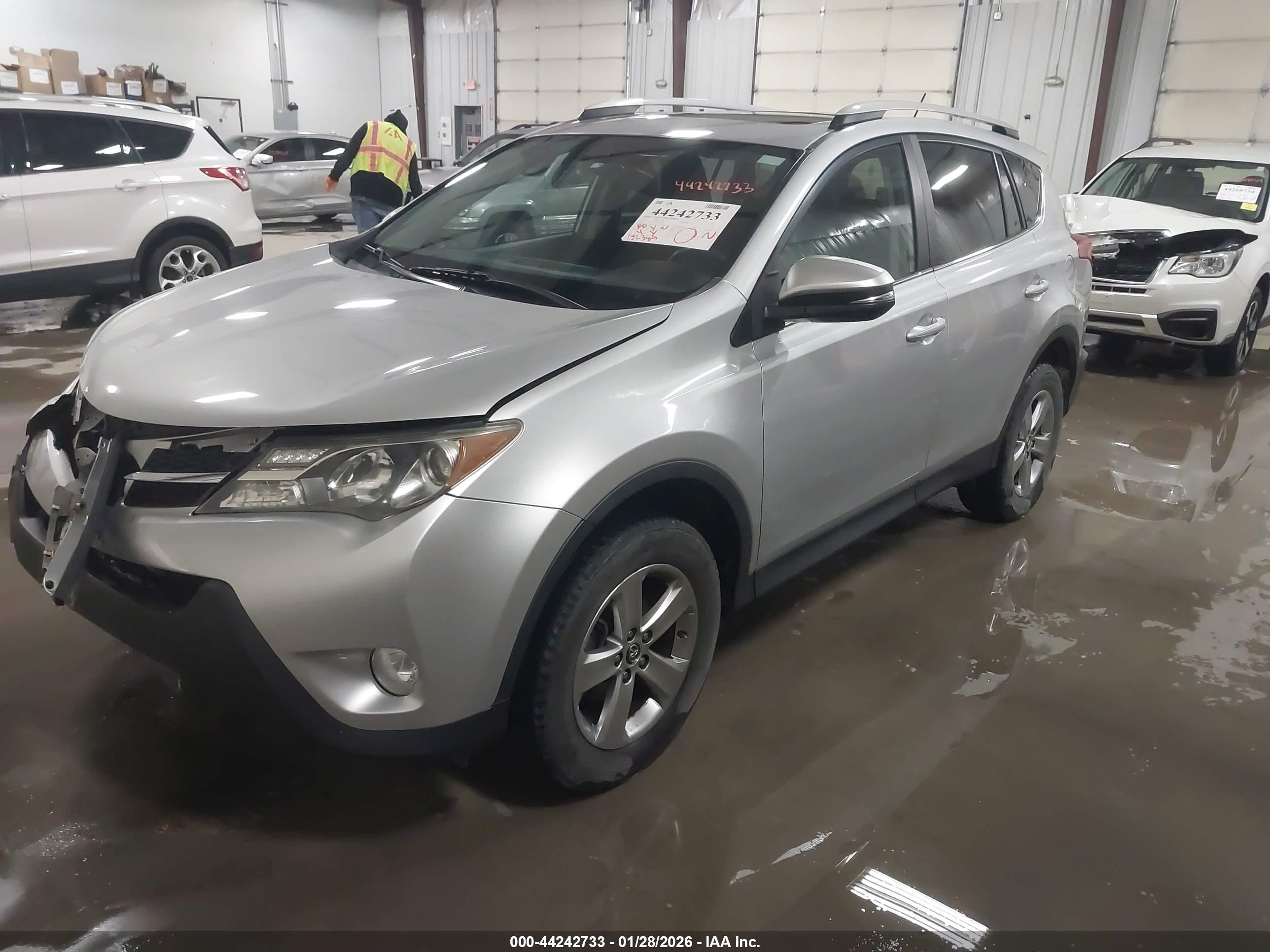 TOYOTA RAV4 image 2