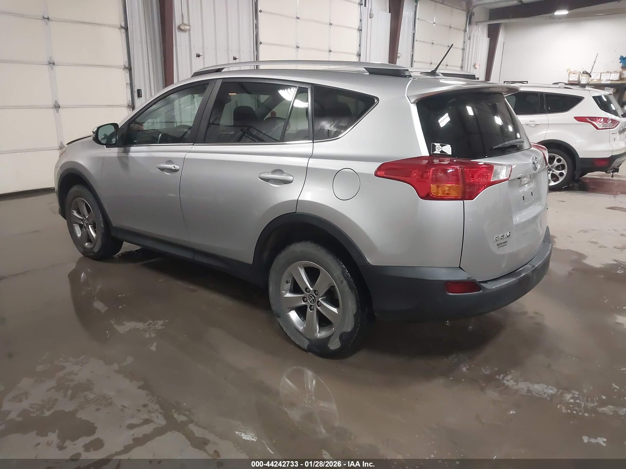 TOYOTA RAV4 image 3