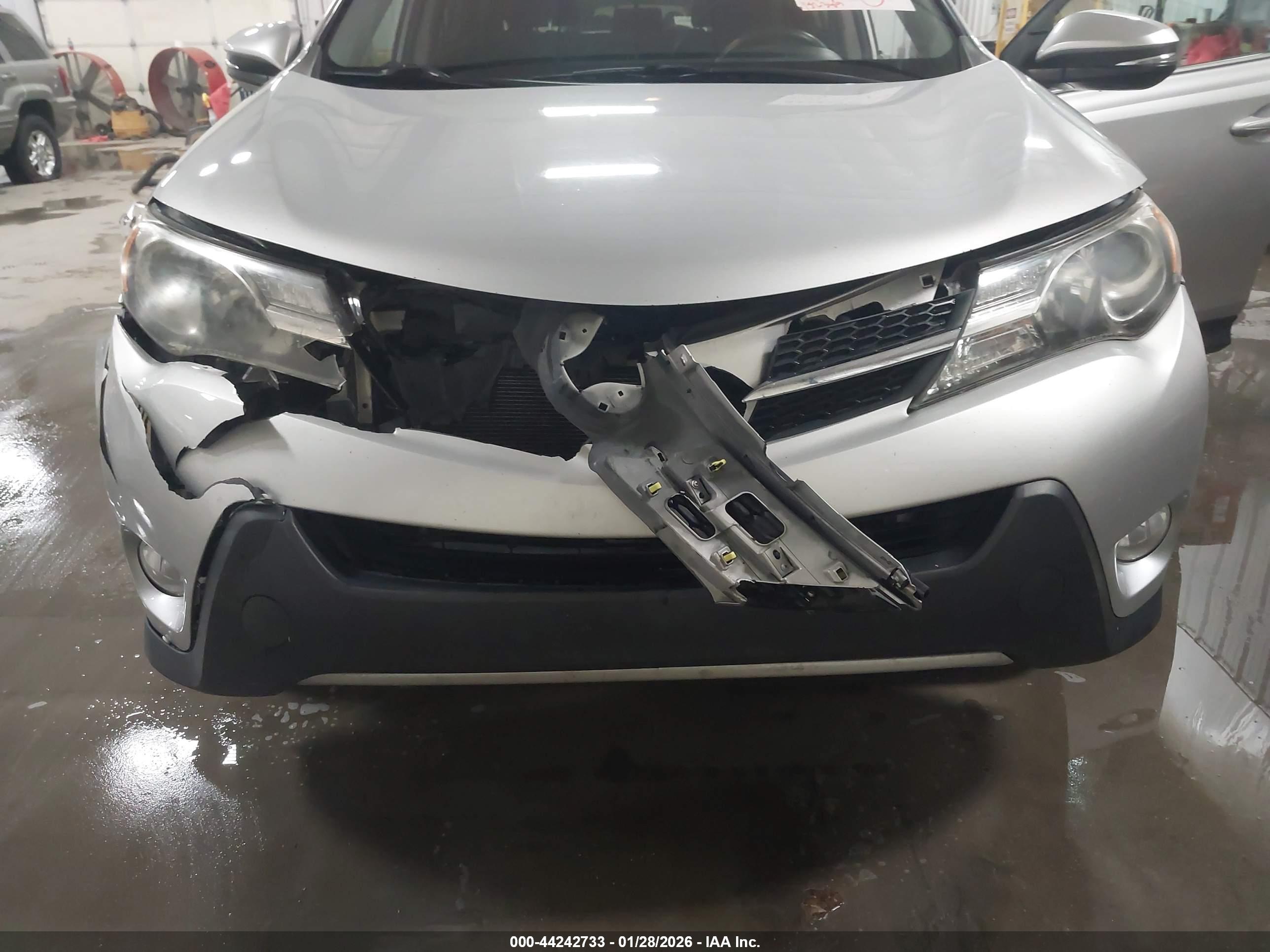 TOYOTA RAV4 image 6