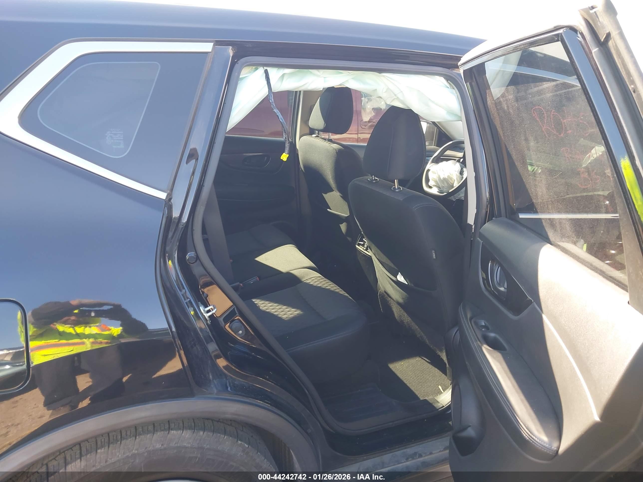 NISSAN ROGUE image 8