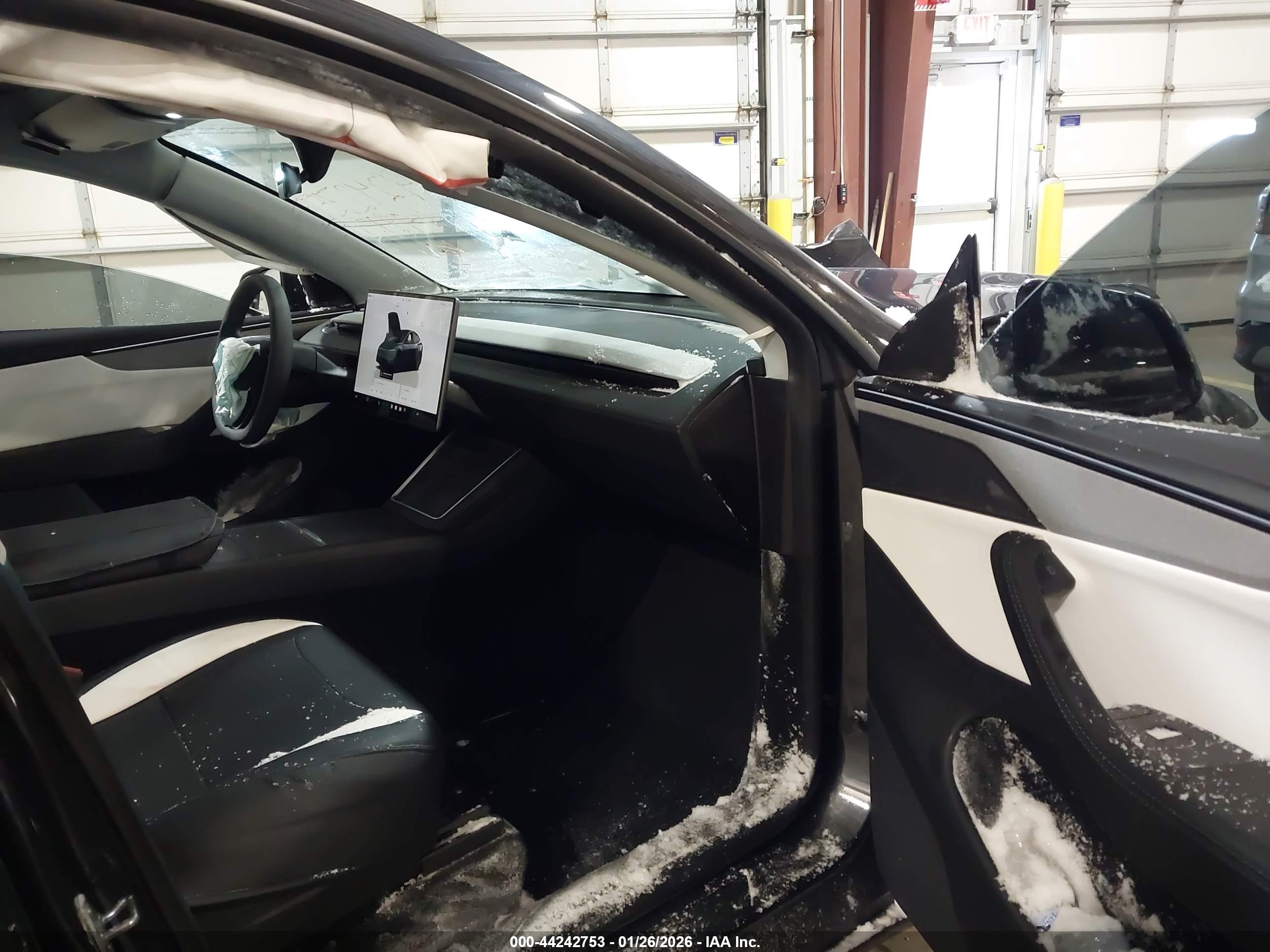 TESLA MODEL image 5