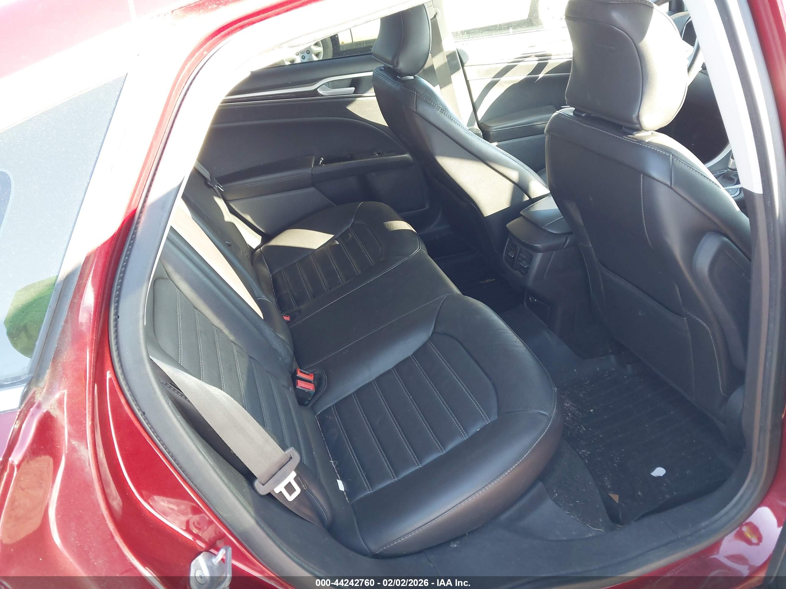 FORD FUSION image 8