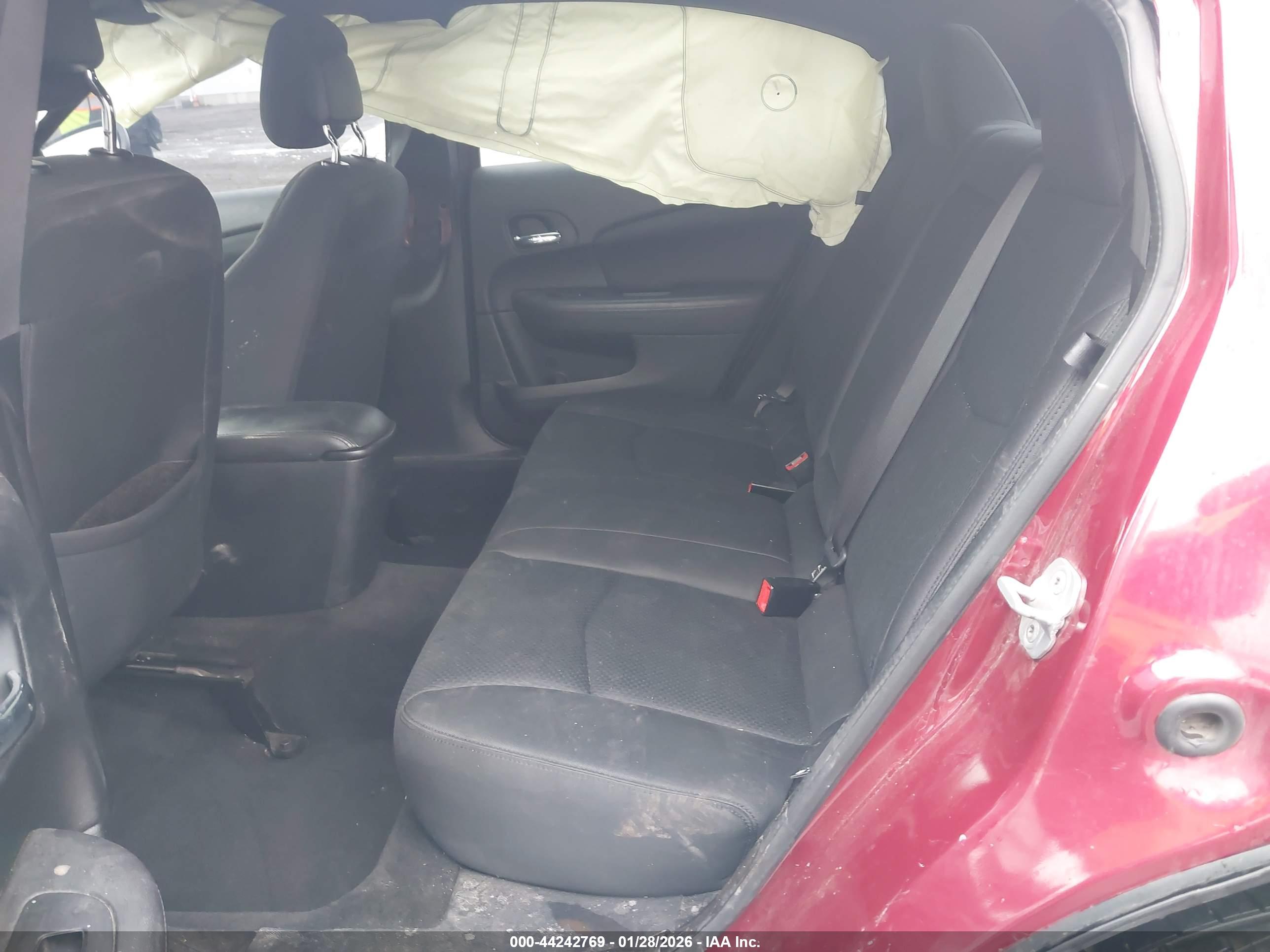 CHRYSLER 200 image 8