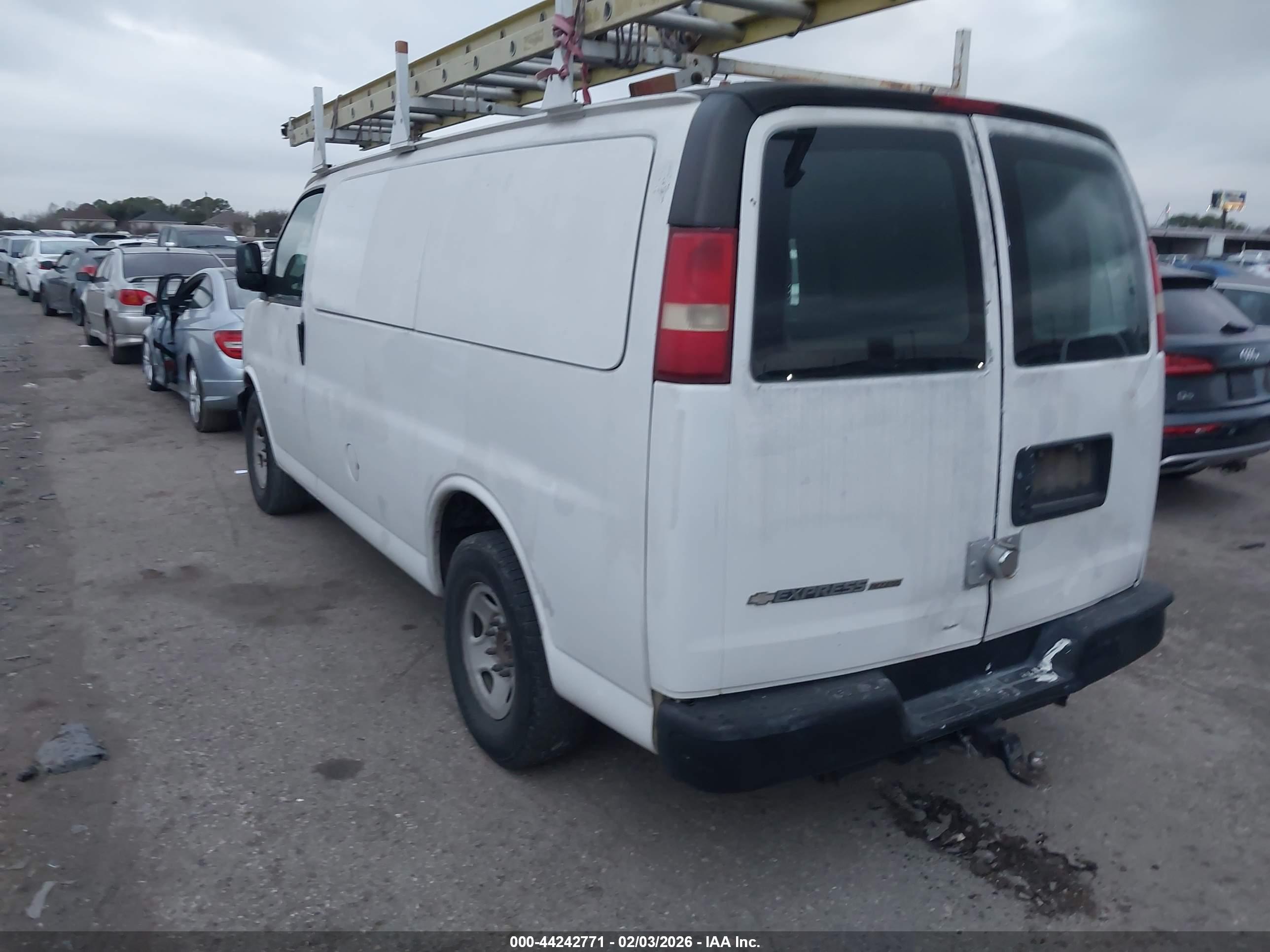 CHEVROLET EXPRESS image 3