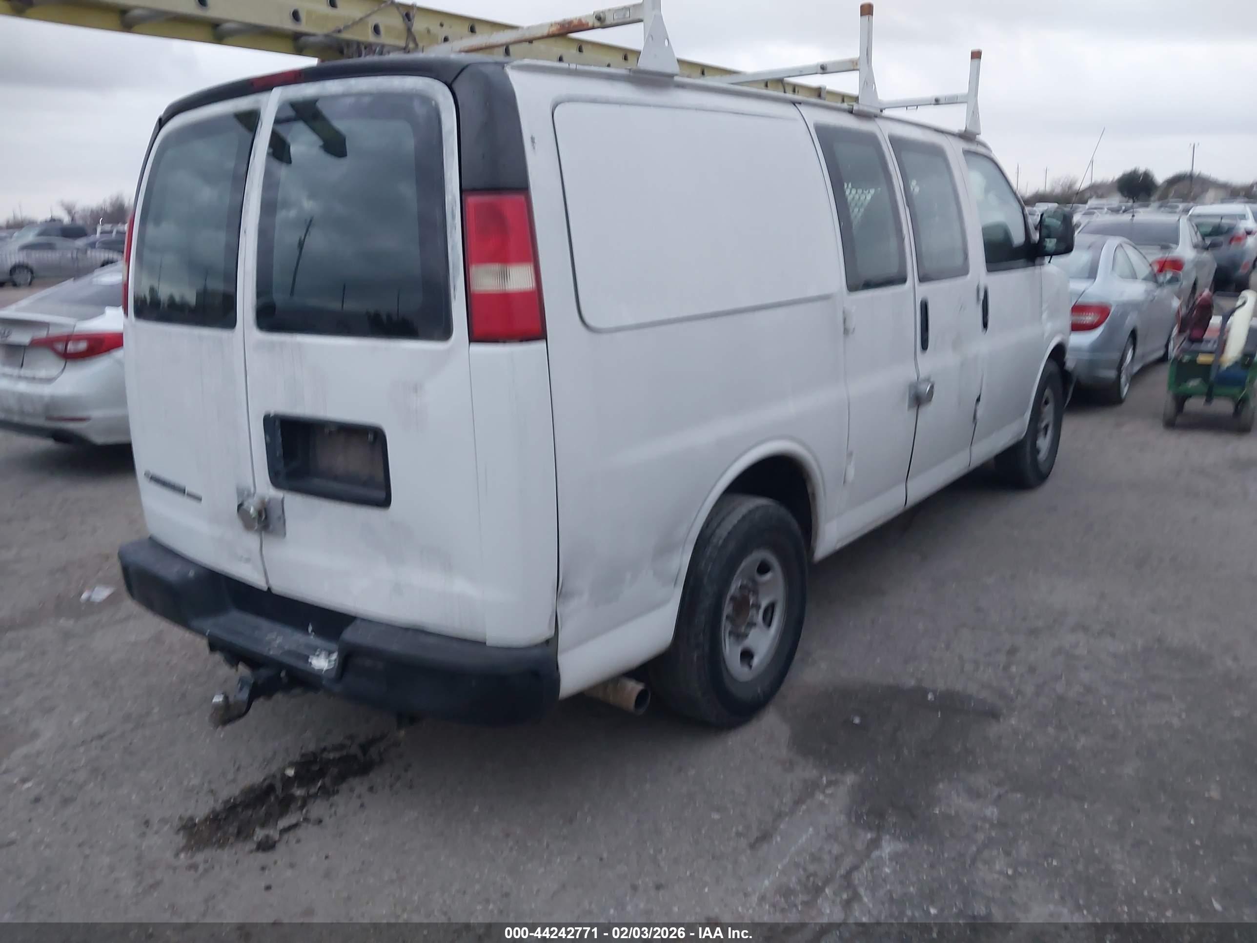CHEVROLET EXPRESS image 4