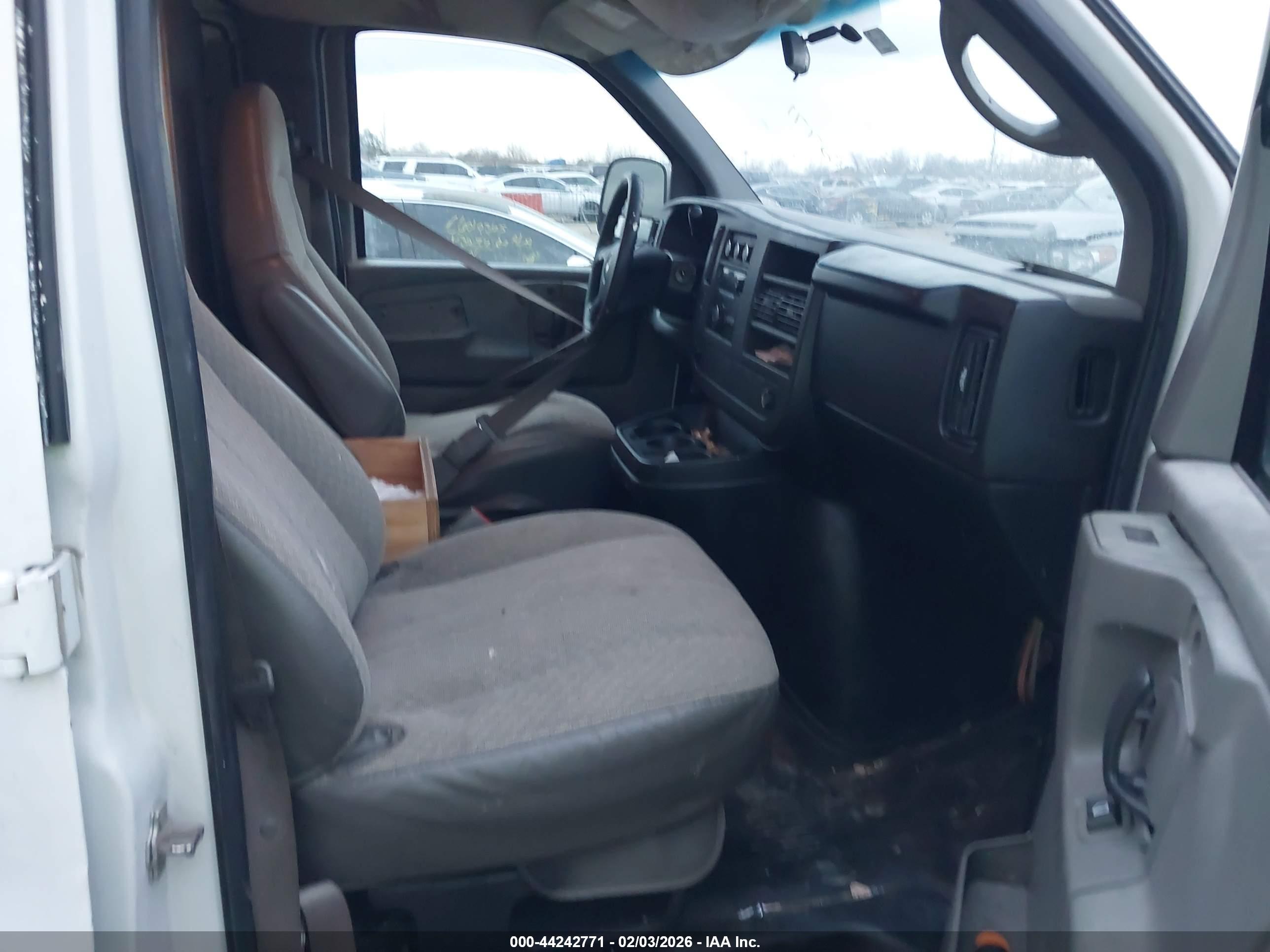 CHEVROLET EXPRESS image 5