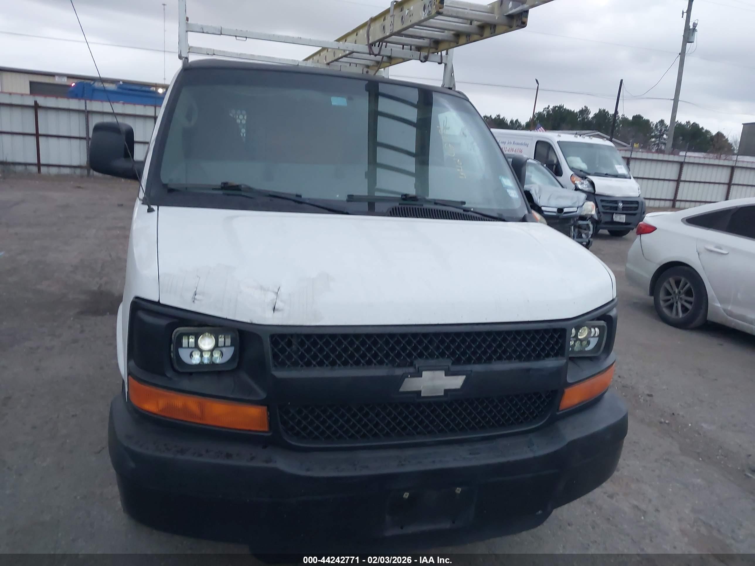 CHEVROLET EXPRESS image 6