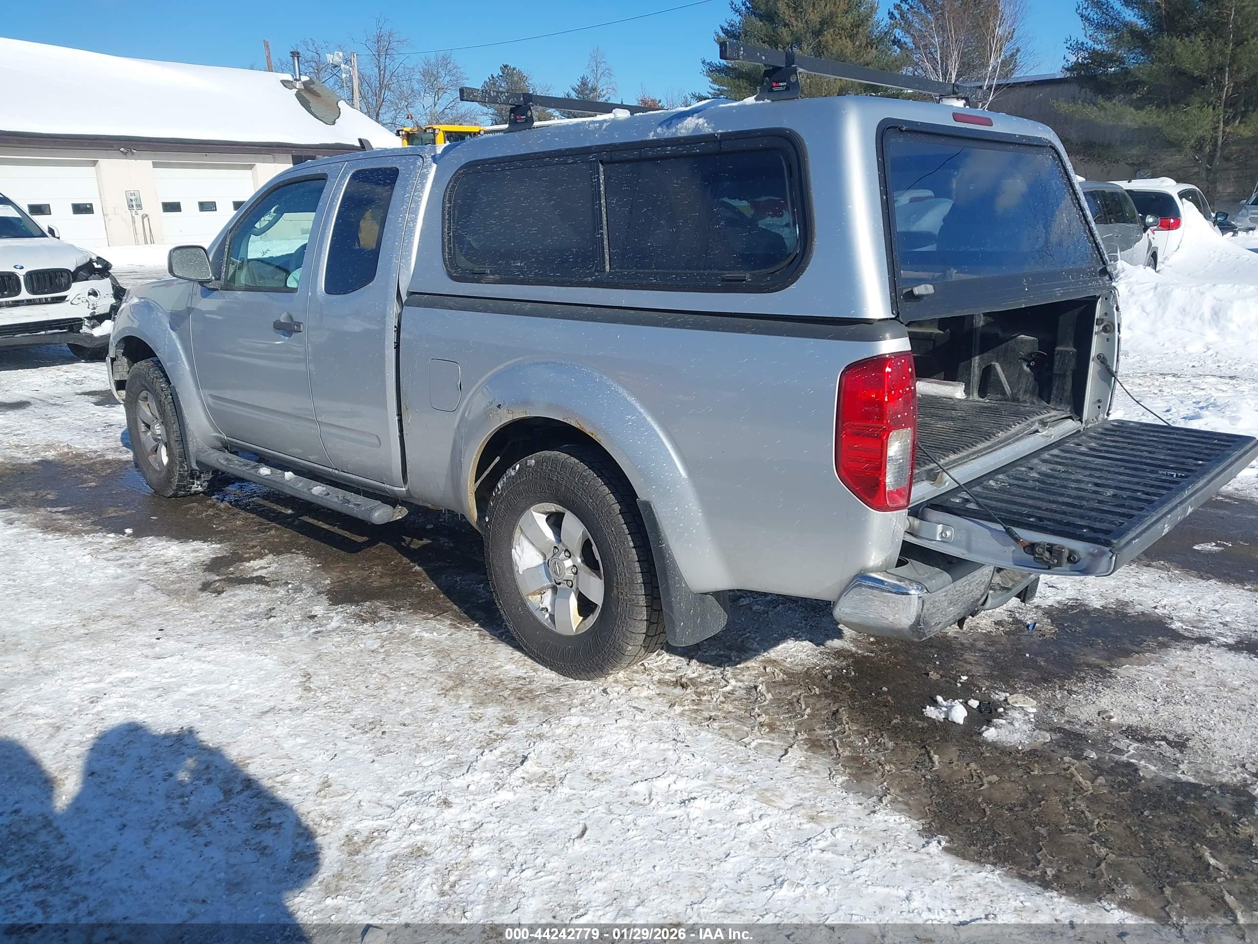 NISSAN FRONTIER image 3