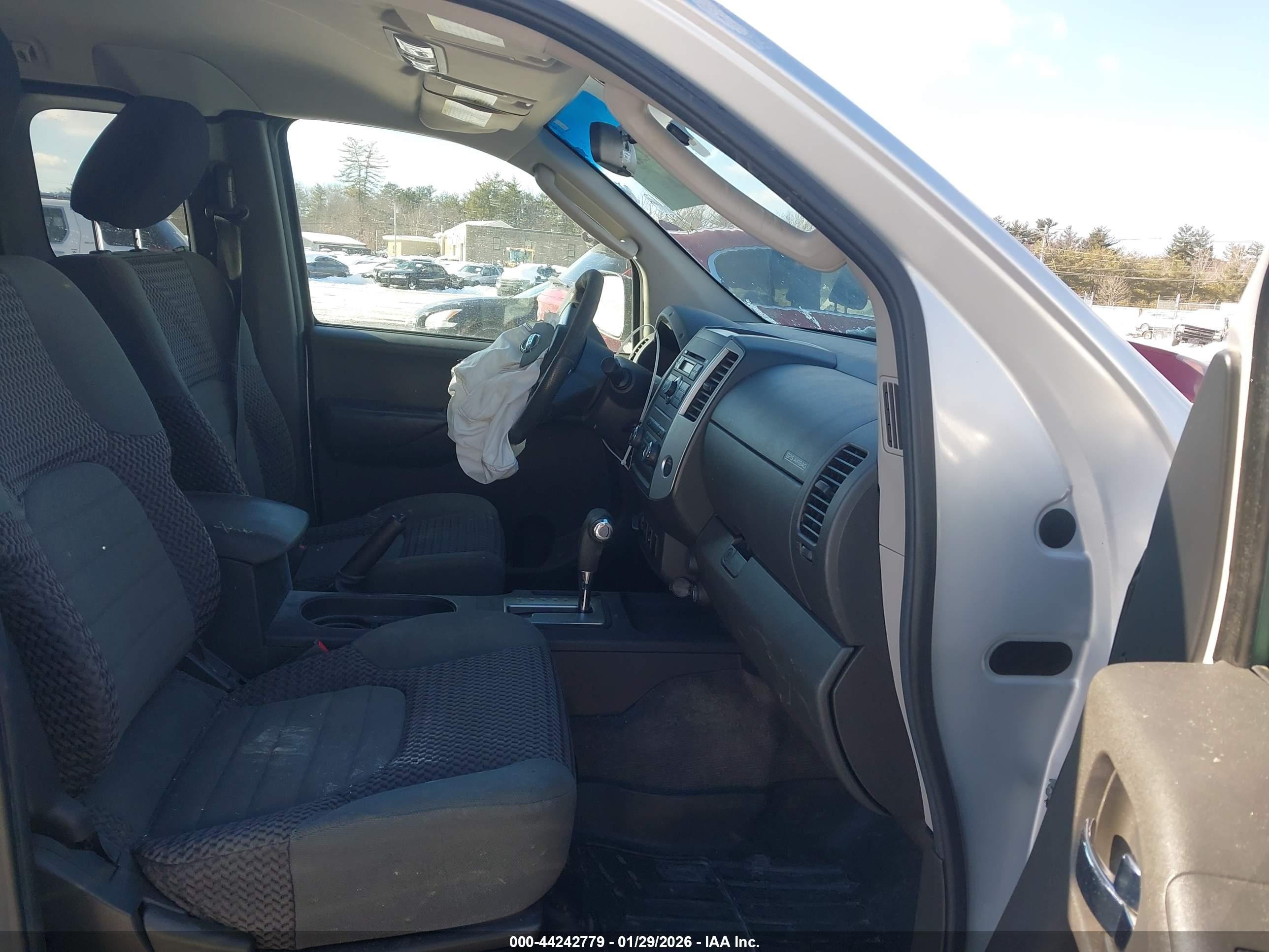 NISSAN FRONTIER image 5