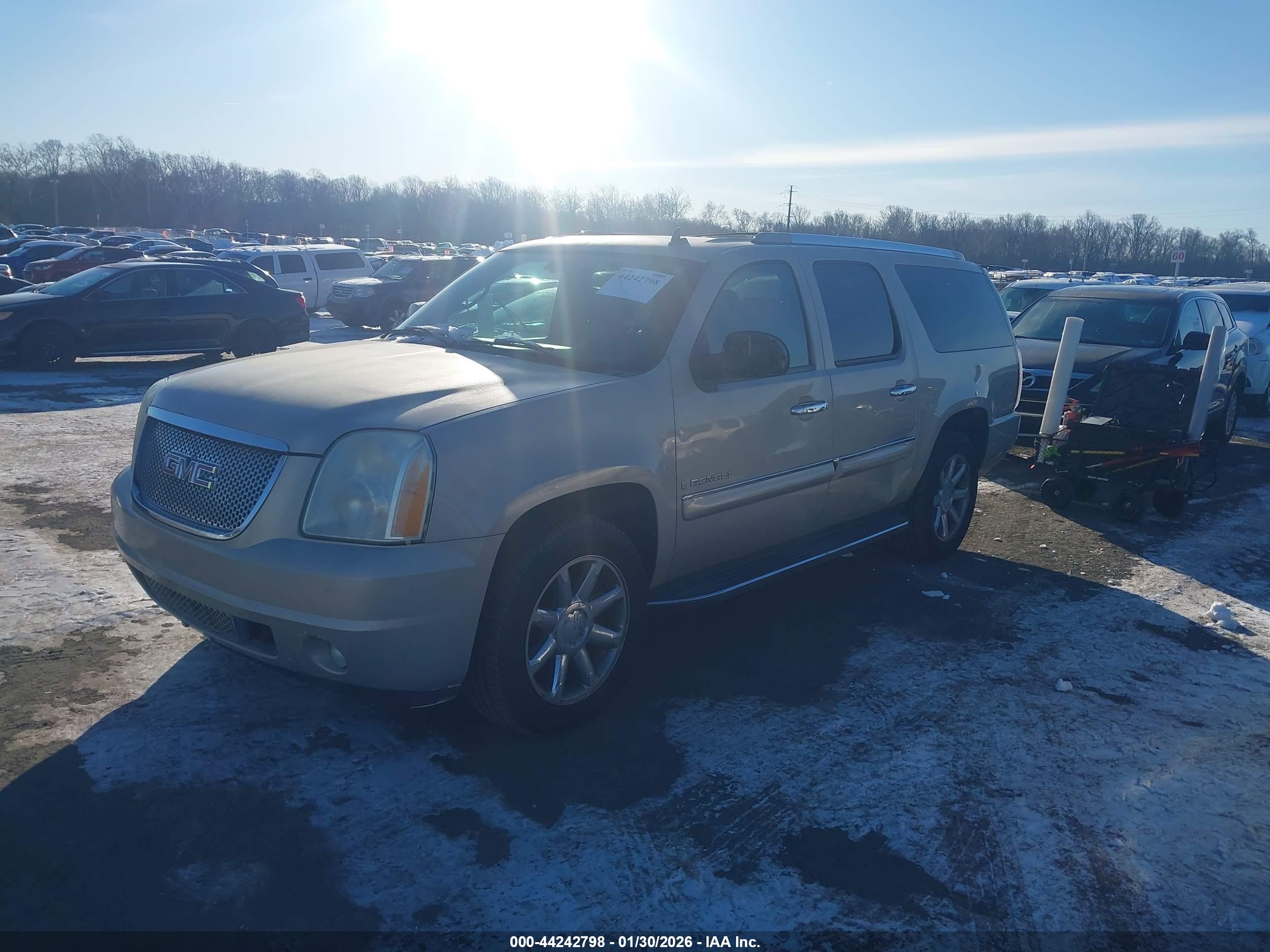GMC YUKON image 2