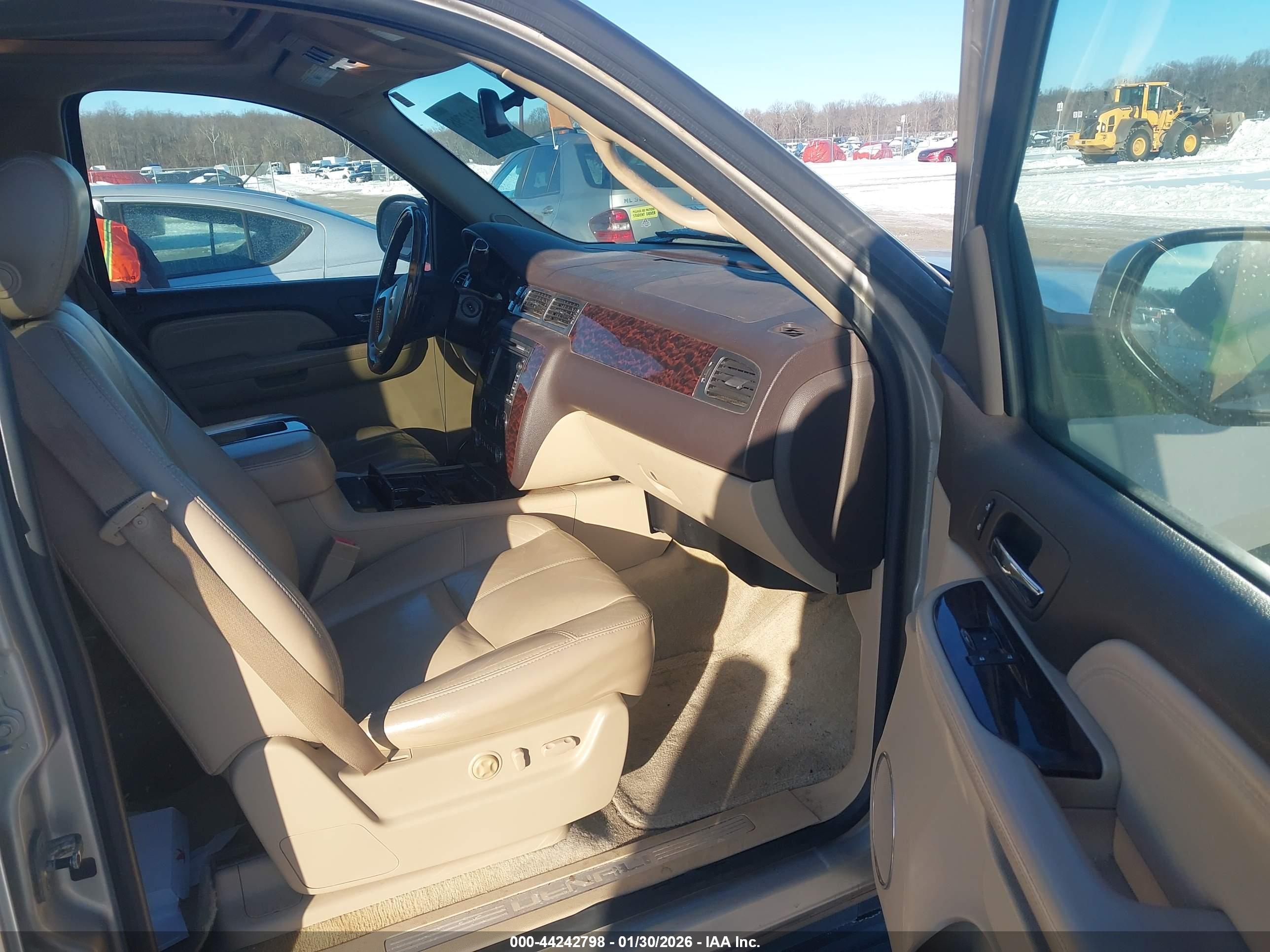 GMC YUKON image 5