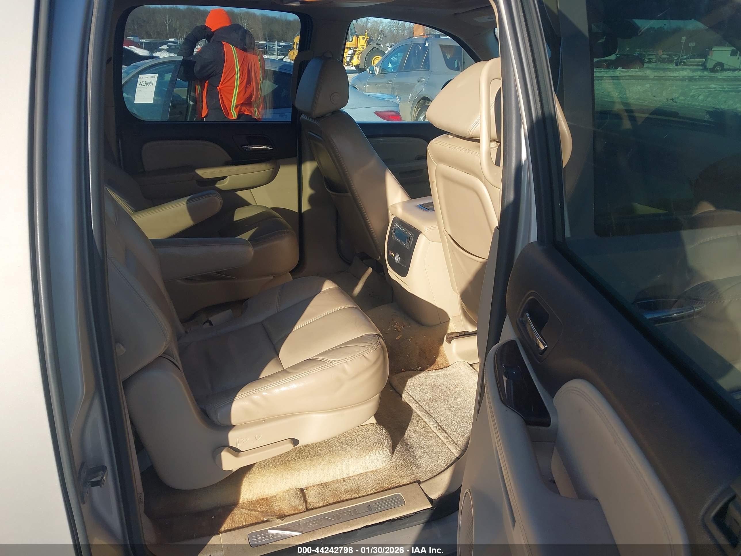 GMC YUKON image 8