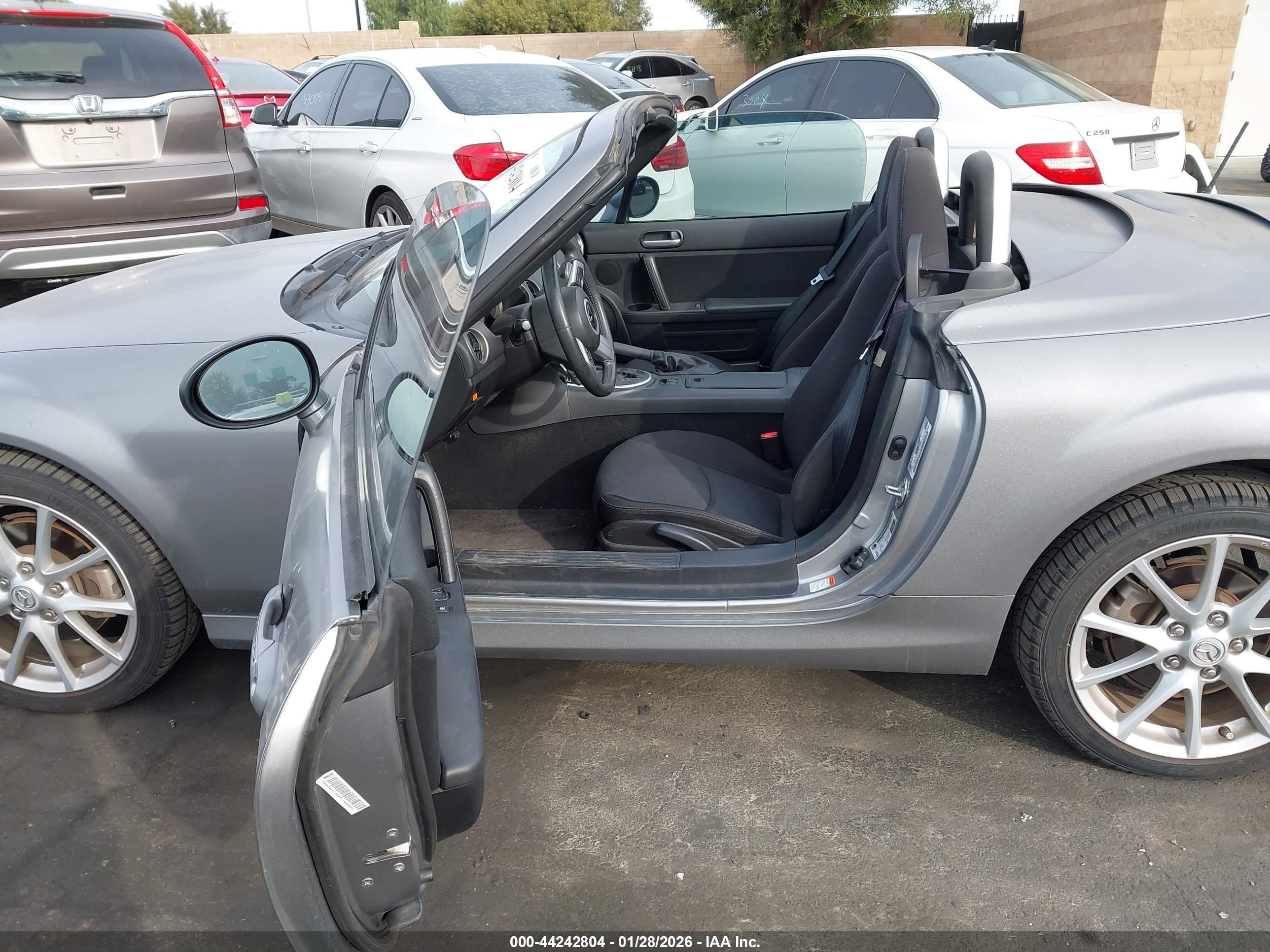 MAZDA MX-5 image 8