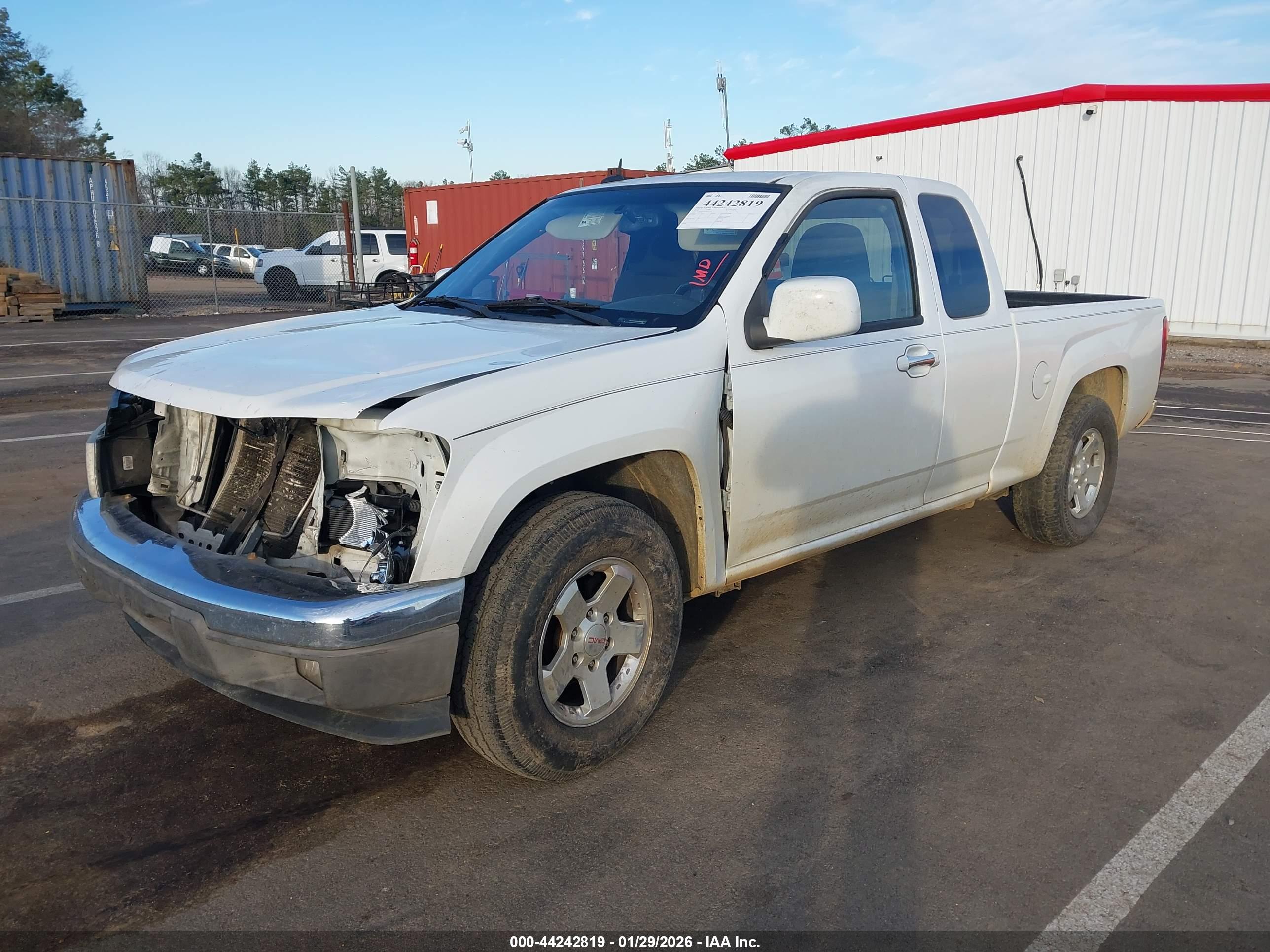 GMC CANYON image 2