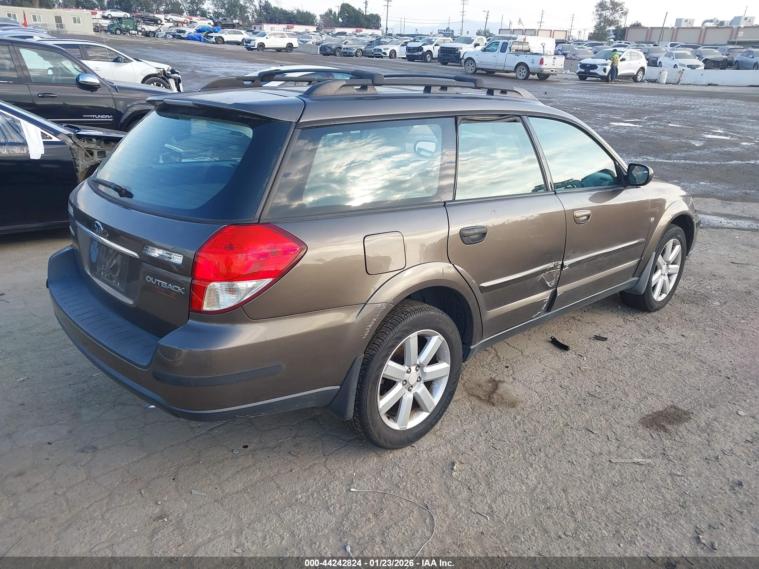 SUBARU OUTBACK image 4