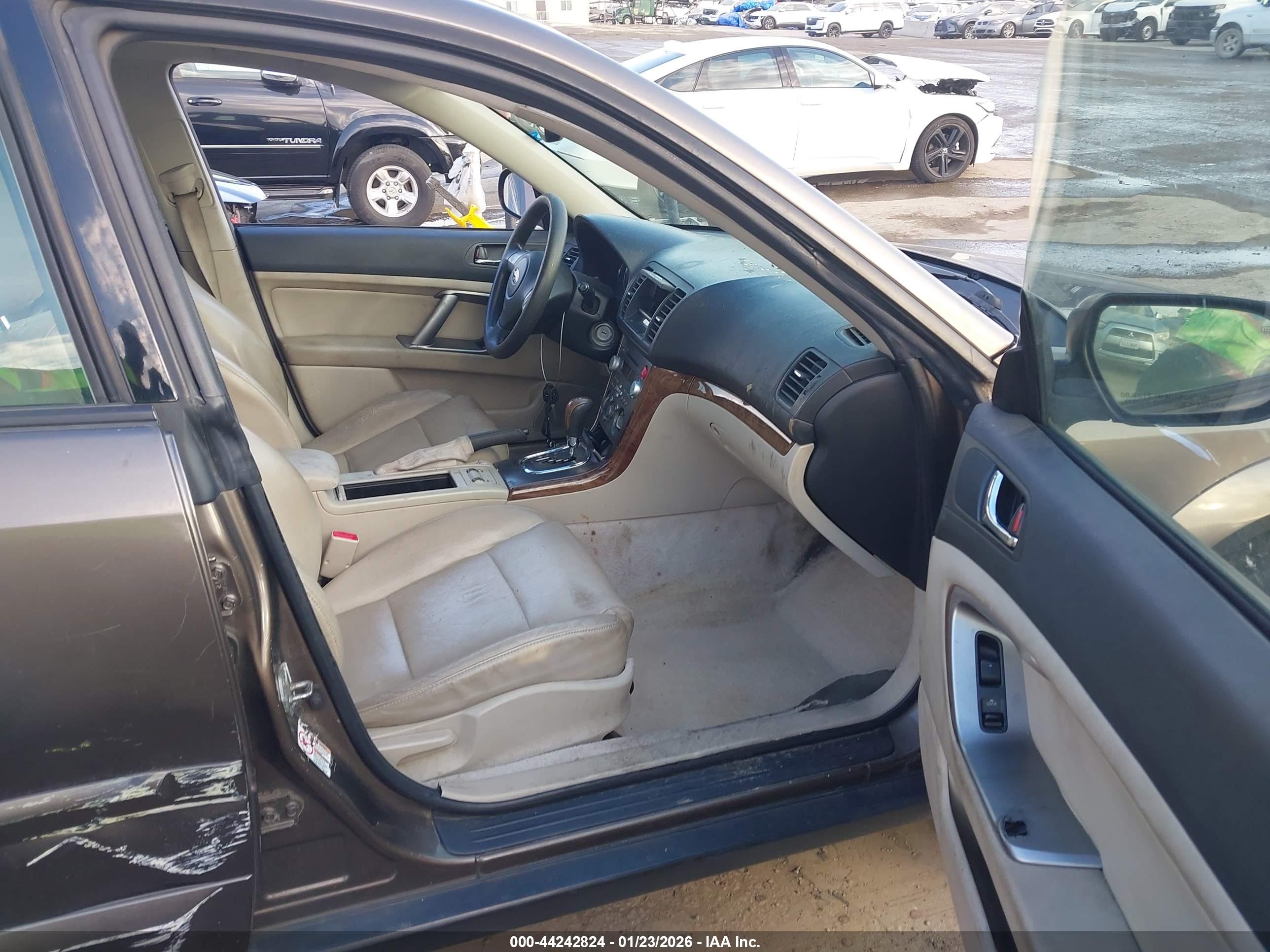 SUBARU OUTBACK image 5
