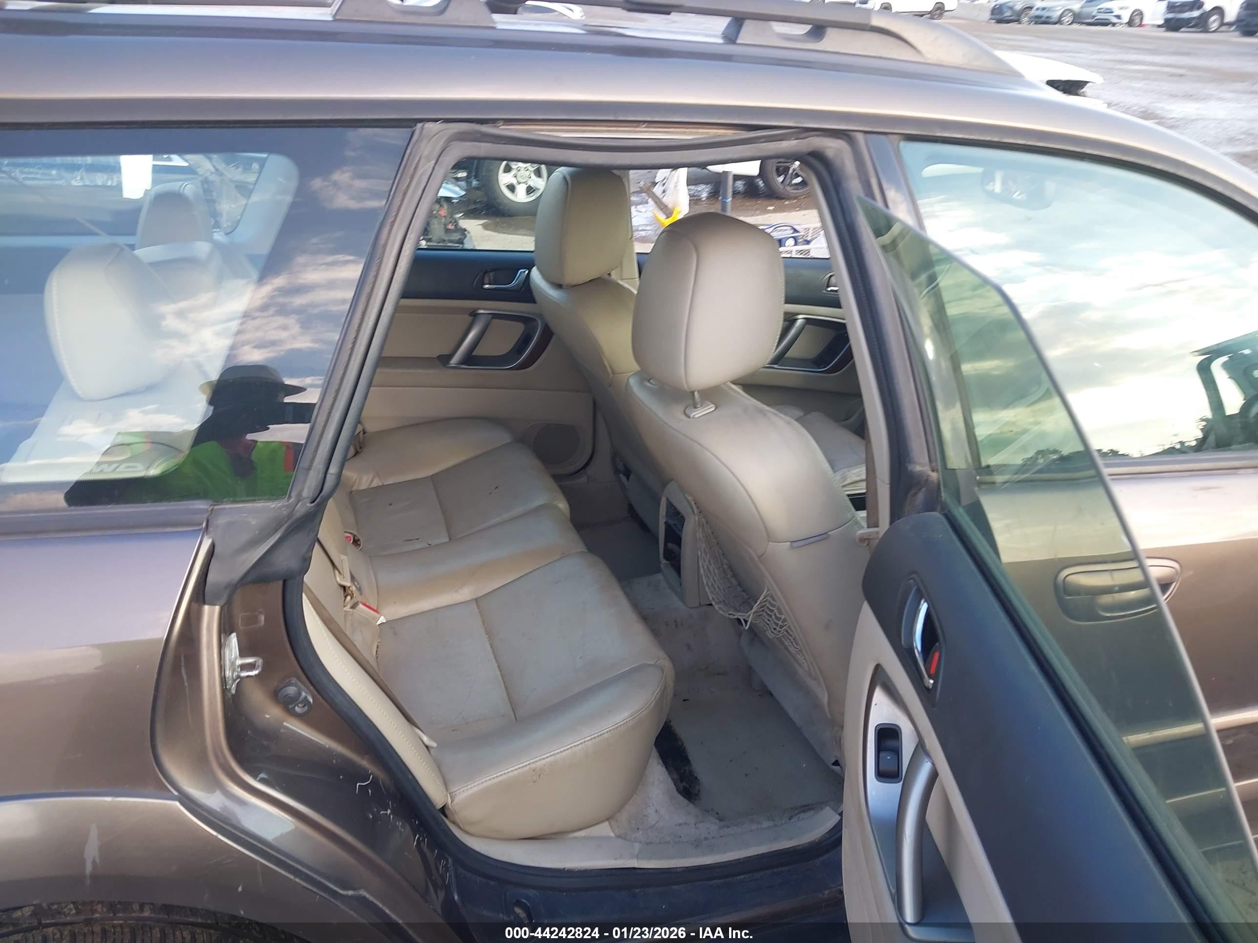 SUBARU OUTBACK image 8