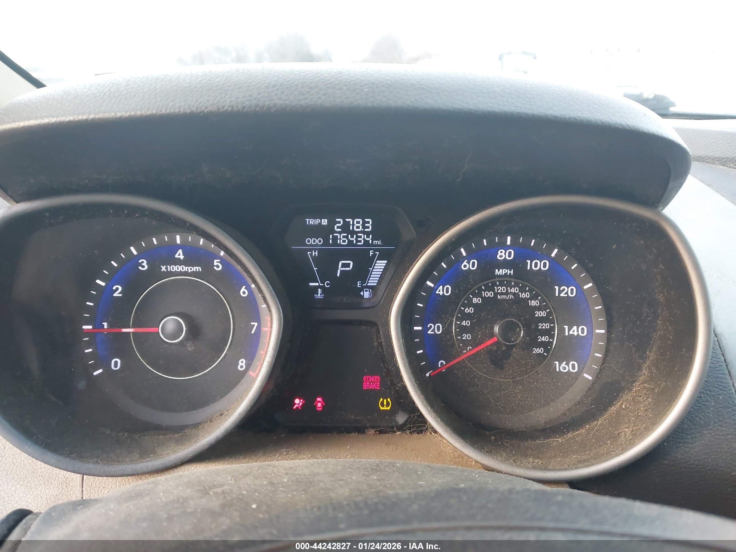HYUNDAI ELANTRA image 7