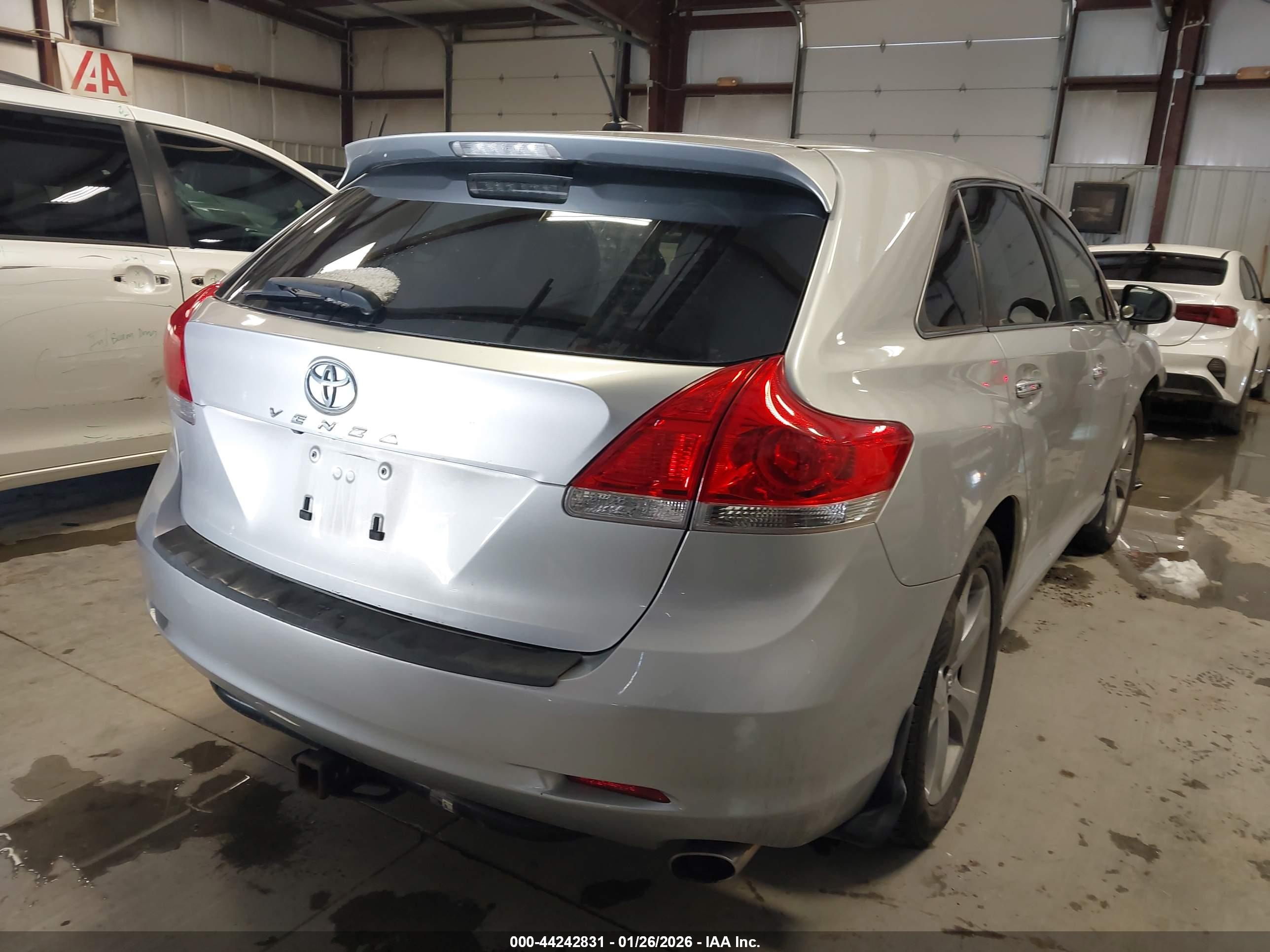 TOYOTA VENZA image 4