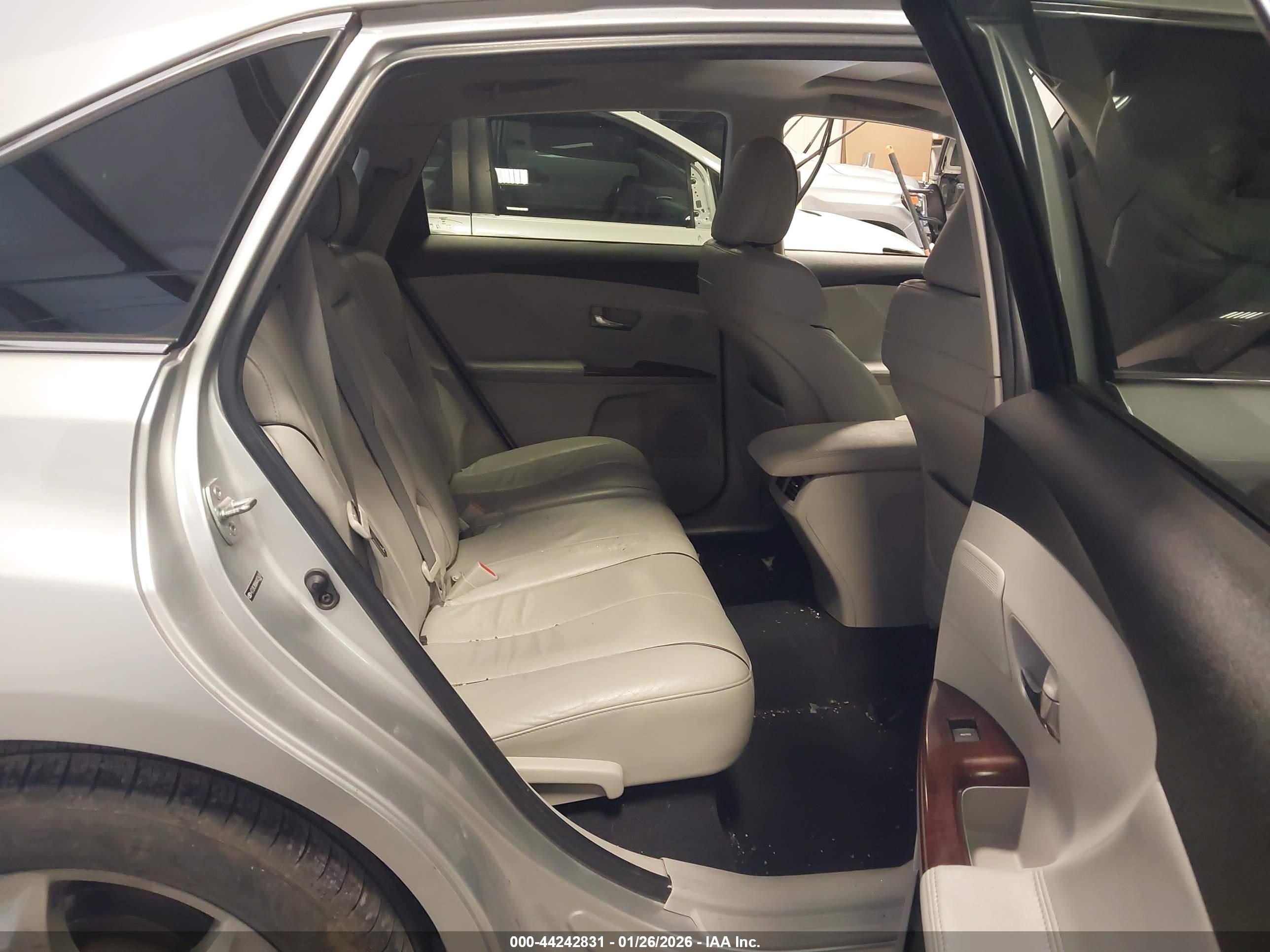 TOYOTA VENZA image 8