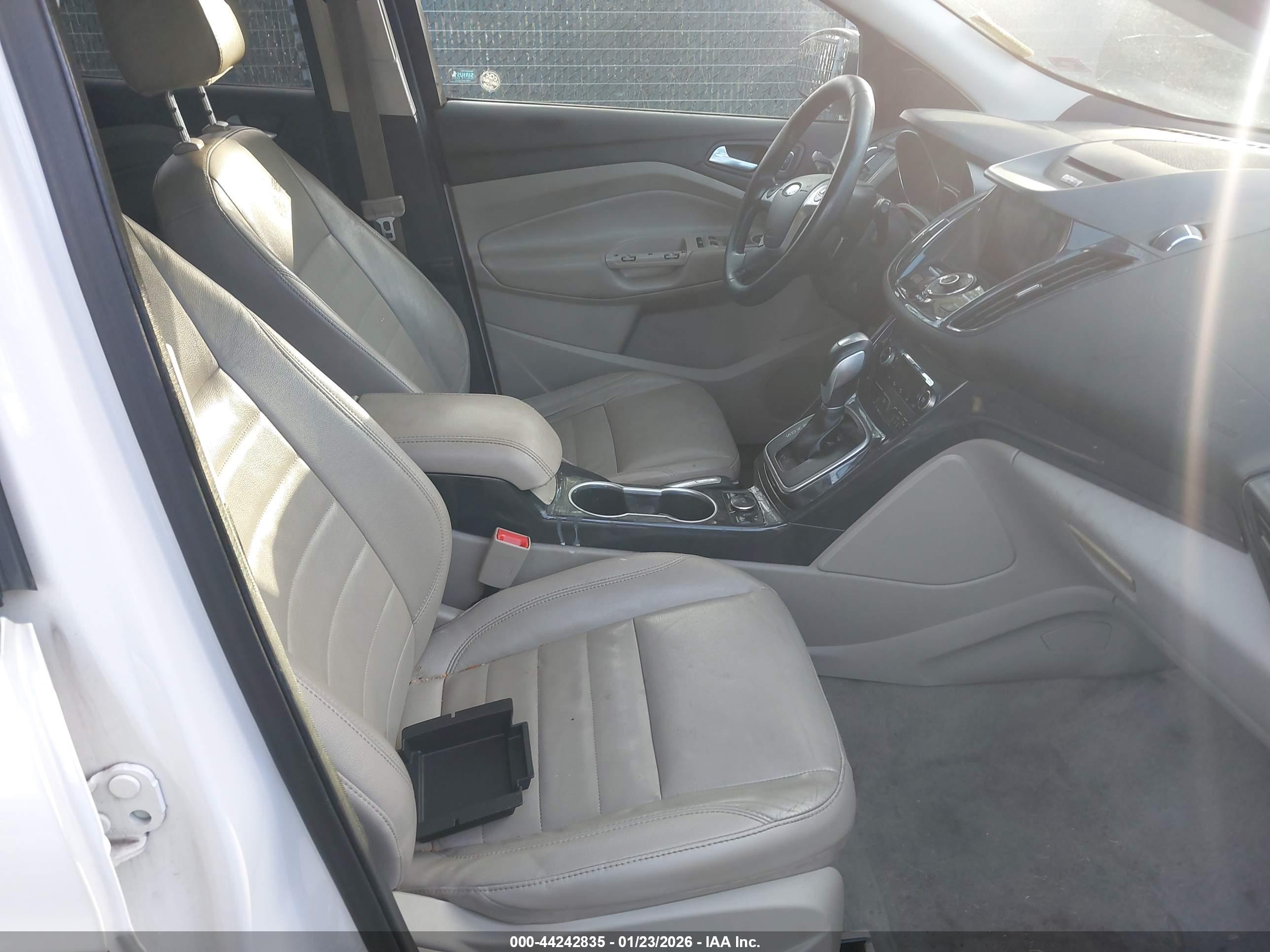 FORD ESCAPE image 5