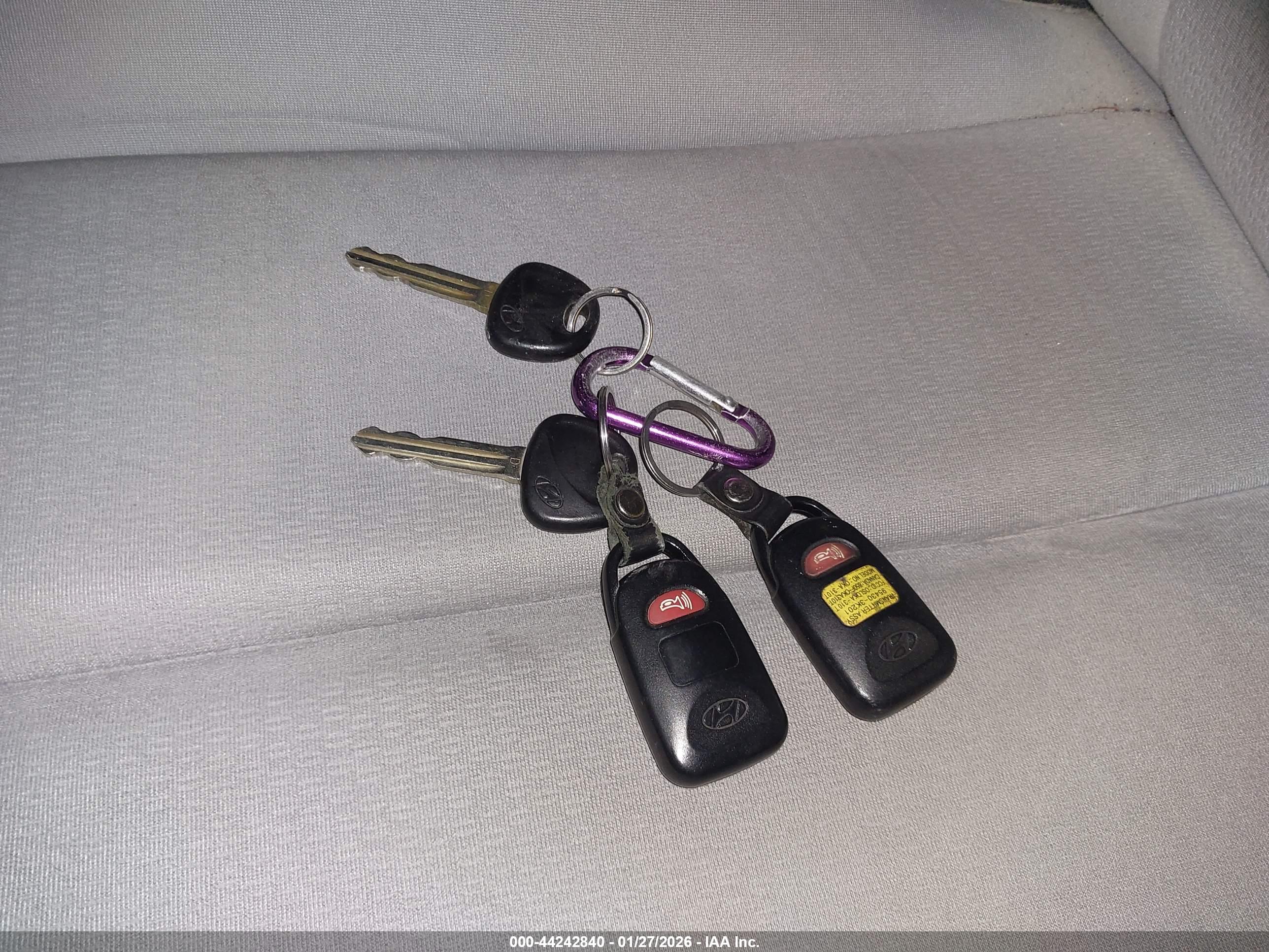 HYUNDAI ELANTRA image 11