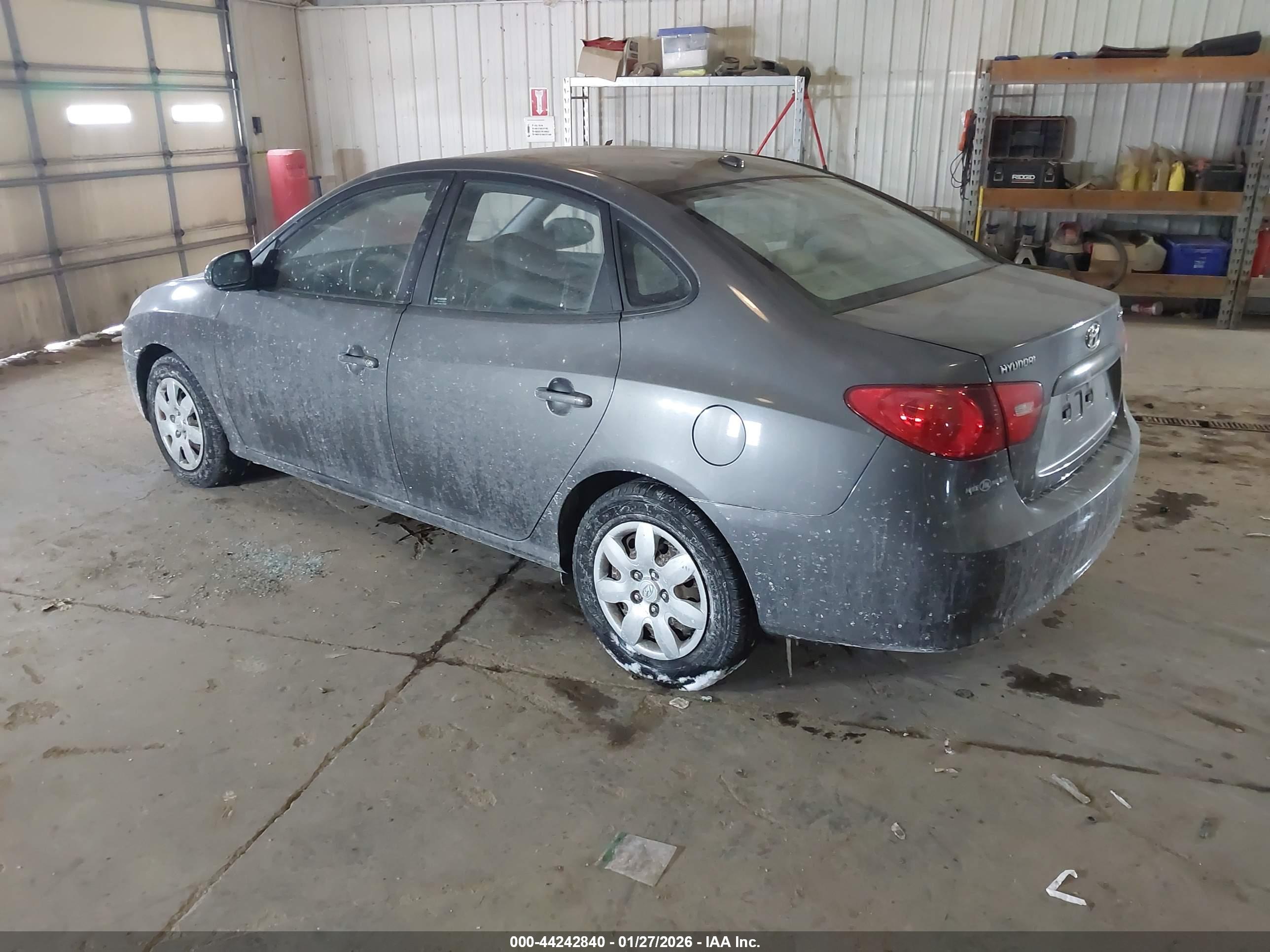 HYUNDAI ELANTRA image 3