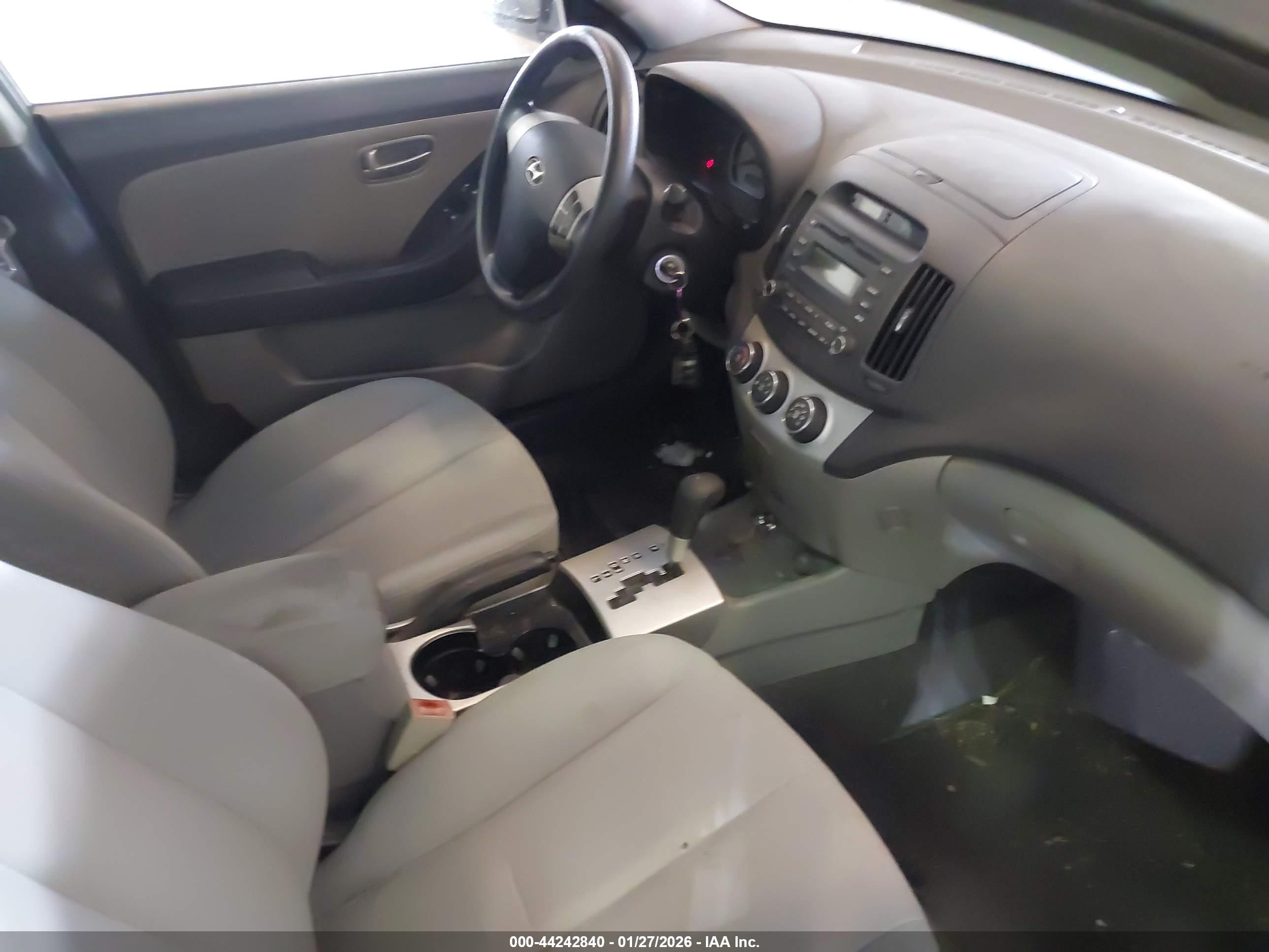 HYUNDAI ELANTRA image 5