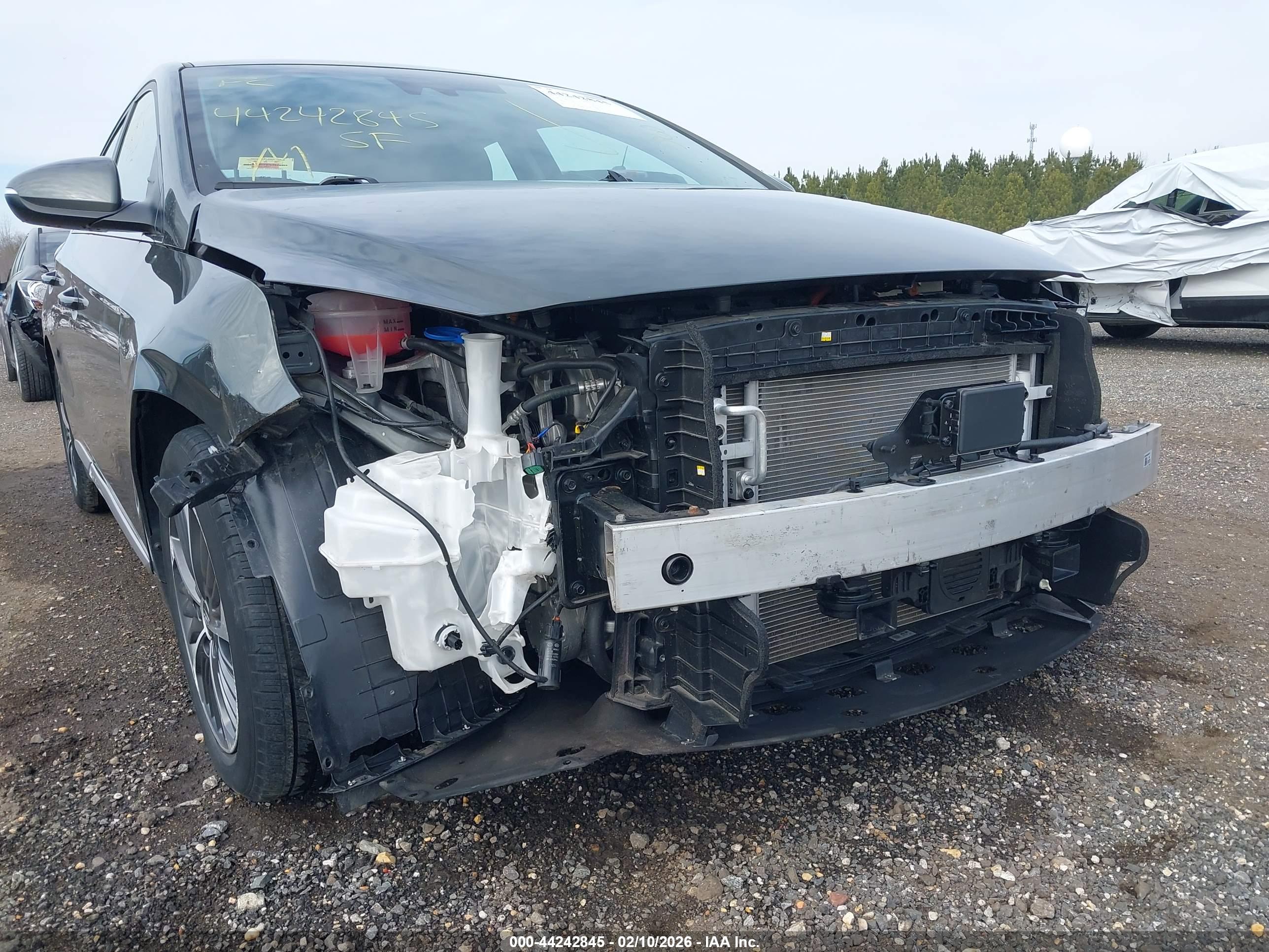 HYUNDAI IONIQ image 6