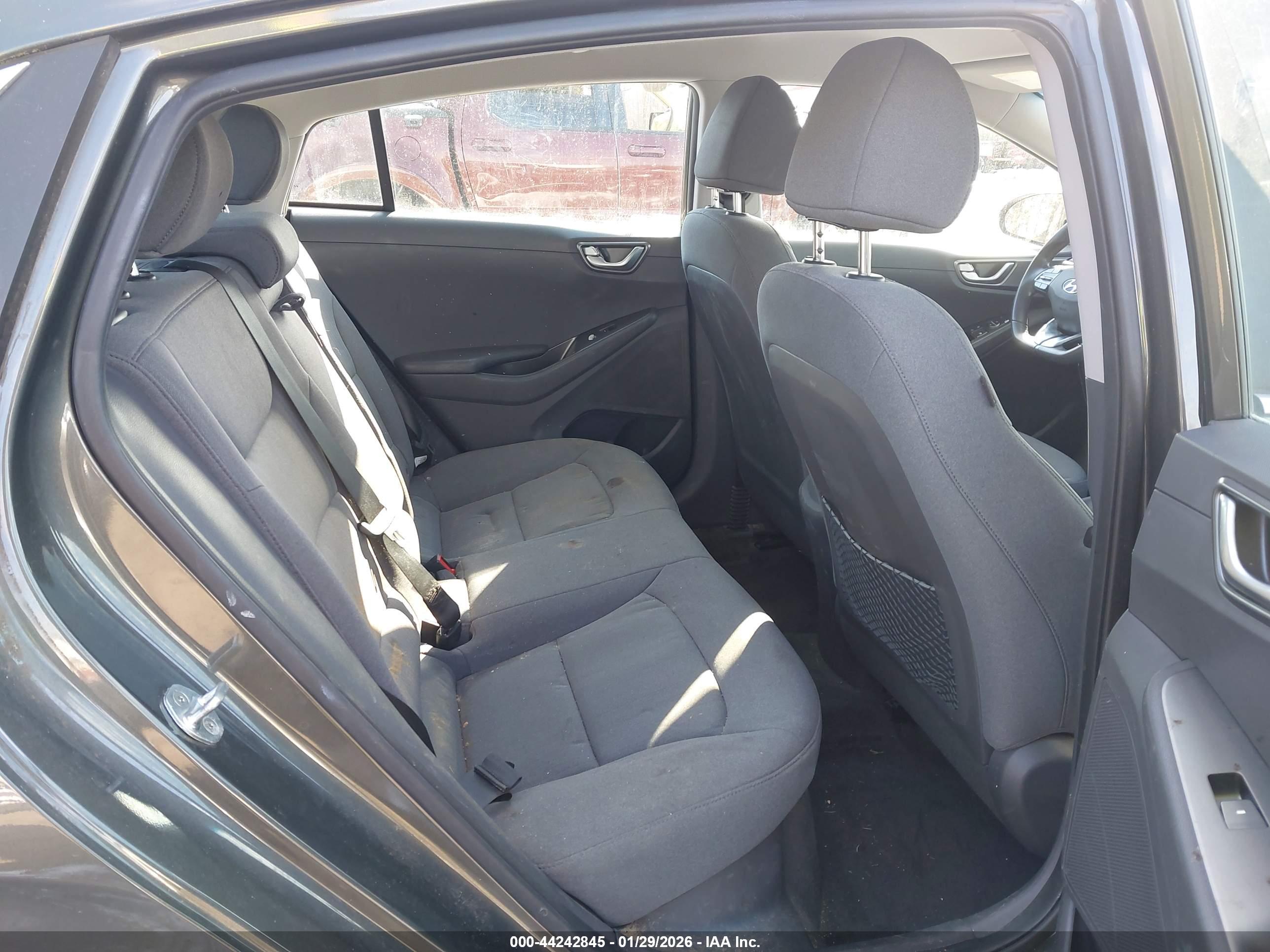 HYUNDAI IONIQ image 8