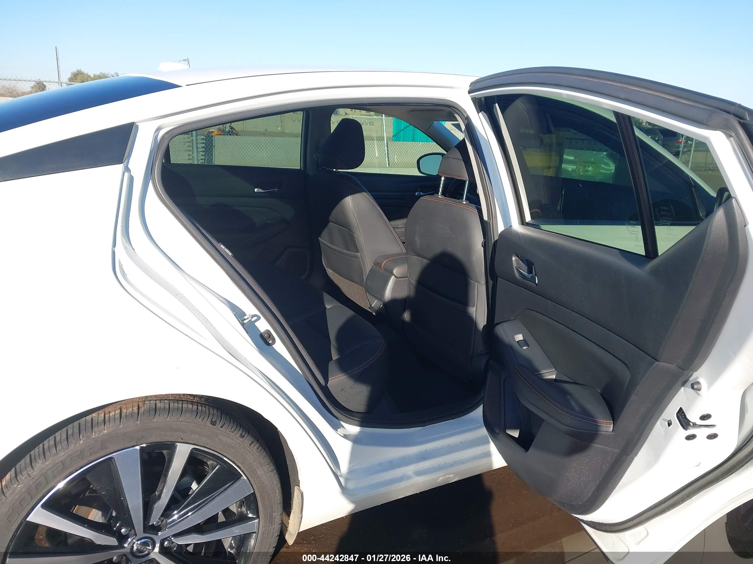 NISSAN ALTIMA image 8