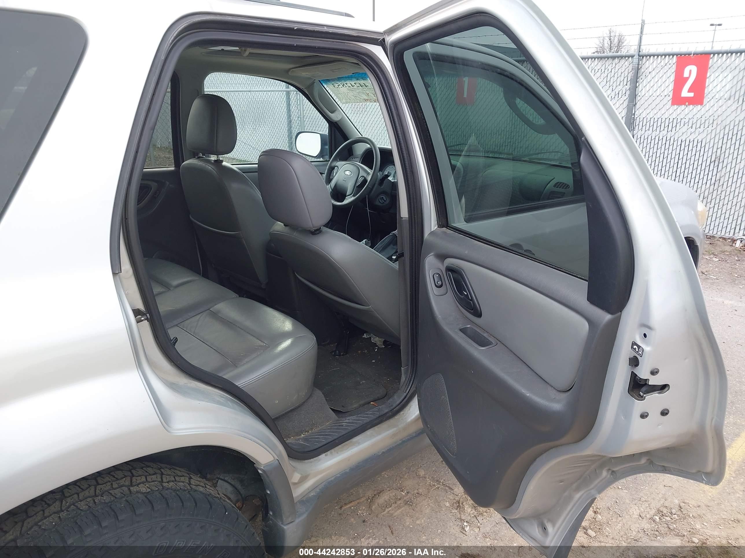 FORD ESCAPE image 8