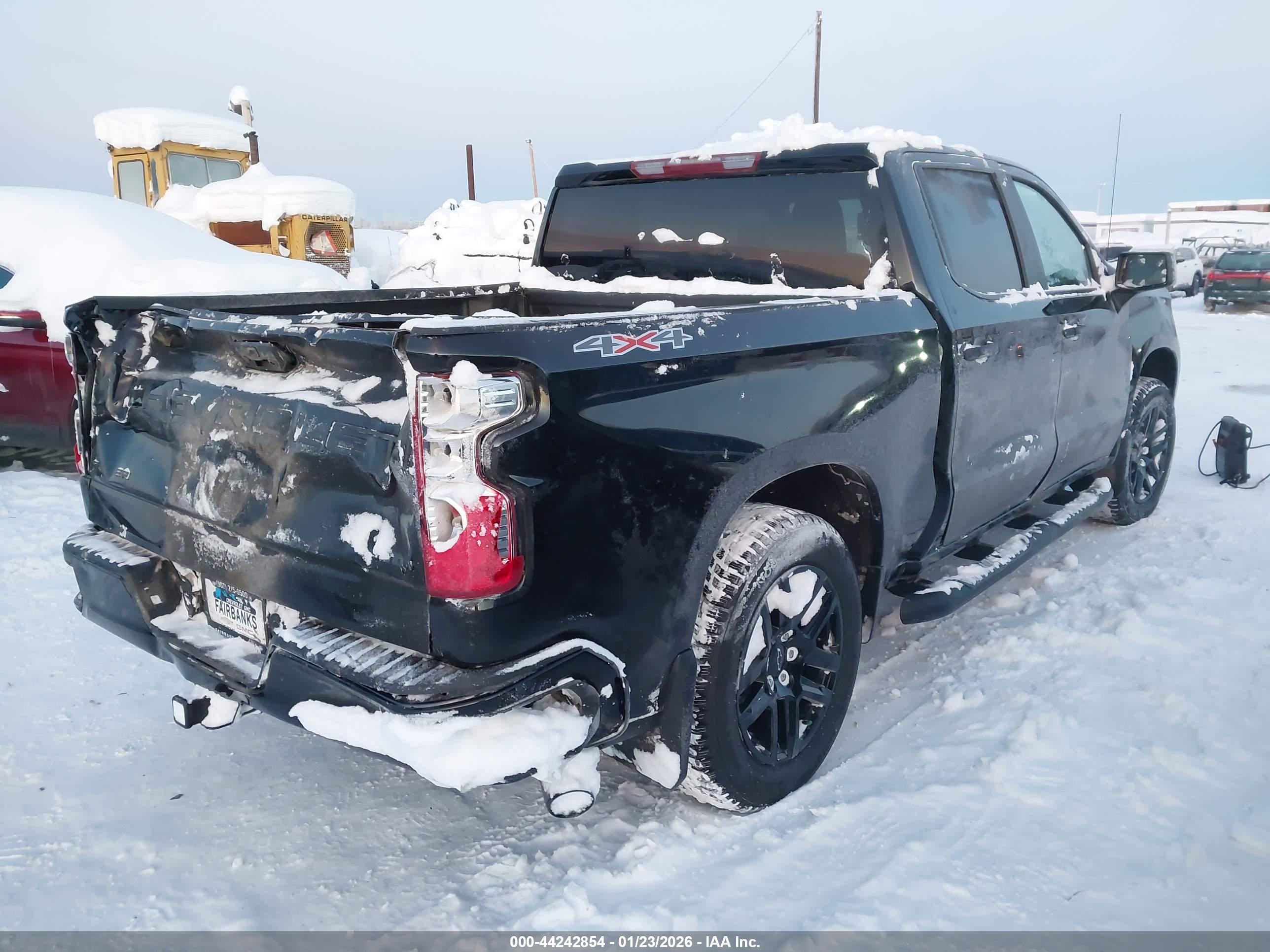 CHEVROLET SILVERADO image 4