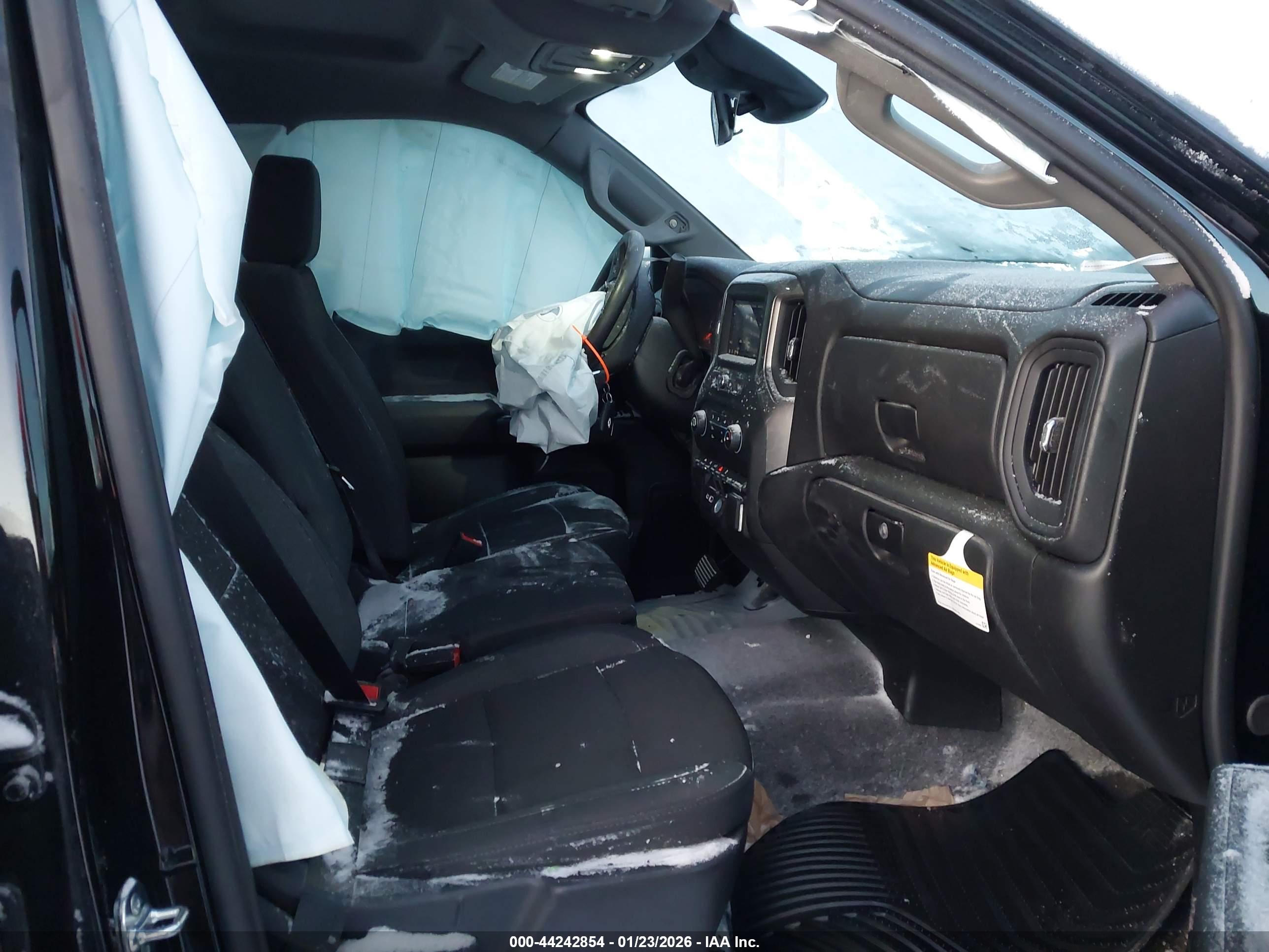 CHEVROLET SILVERADO image 5