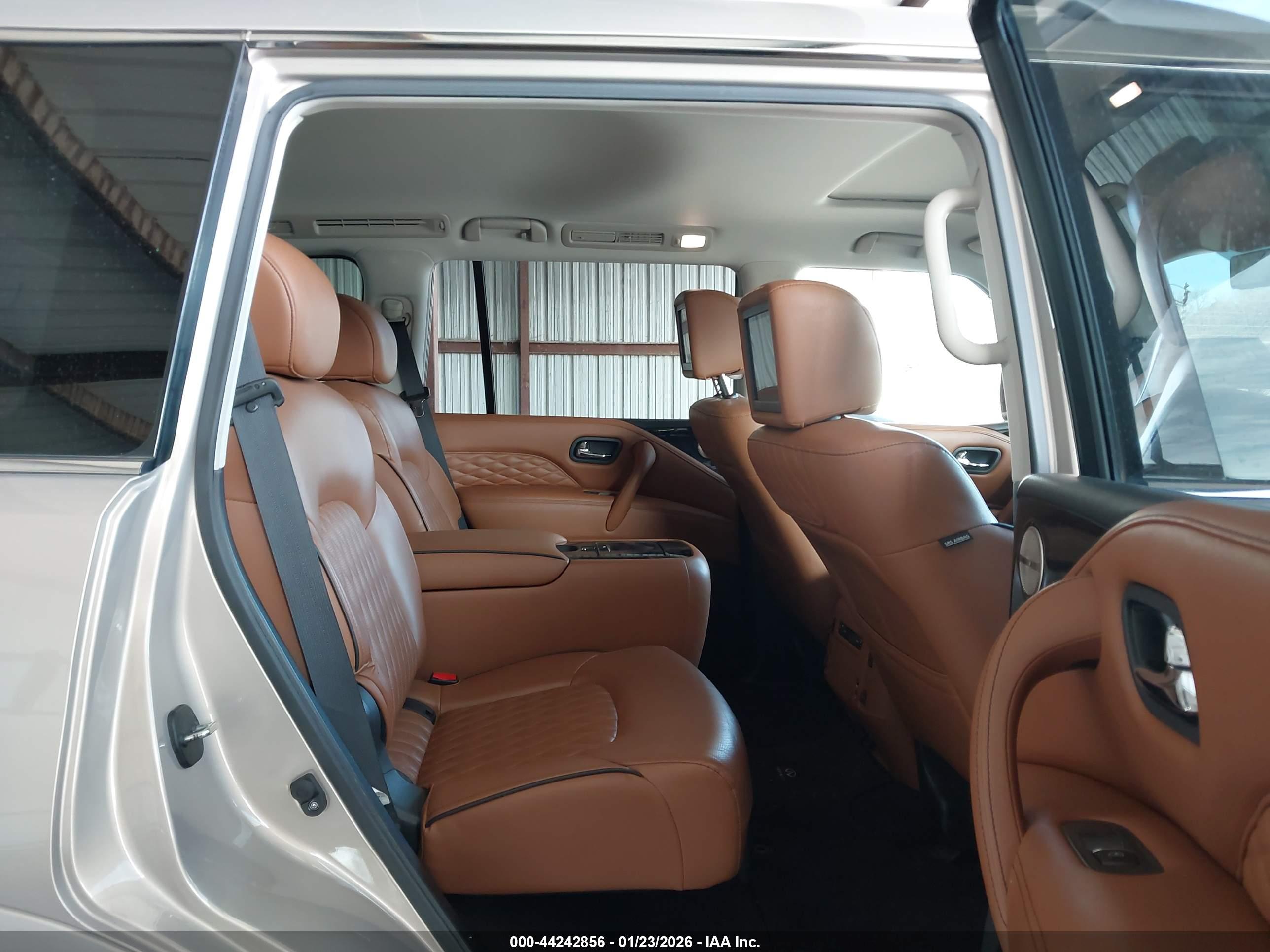 INFINITI QX80 image 8