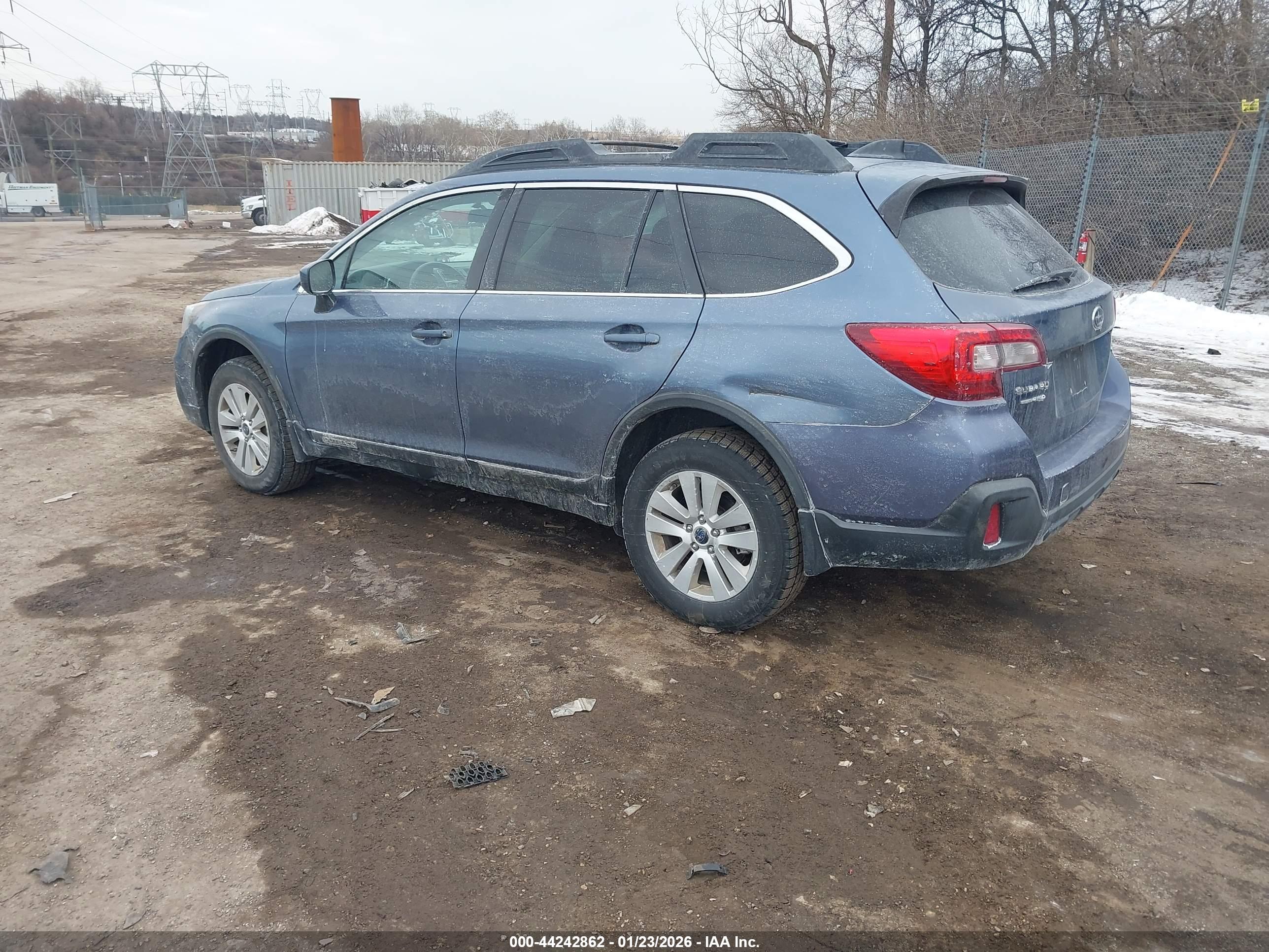 SUBARU OUTBACK image 3
