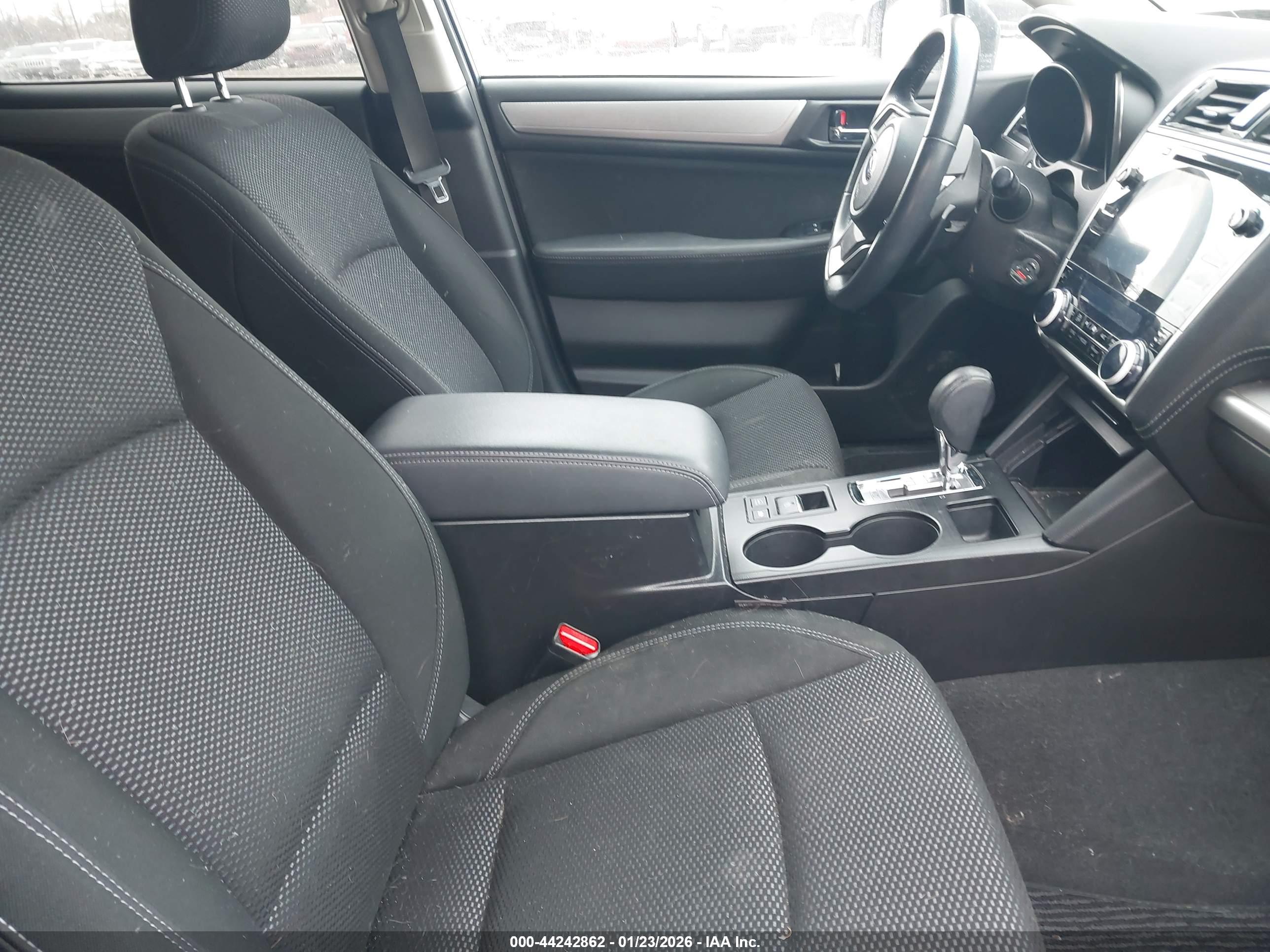 SUBARU OUTBACK image 5