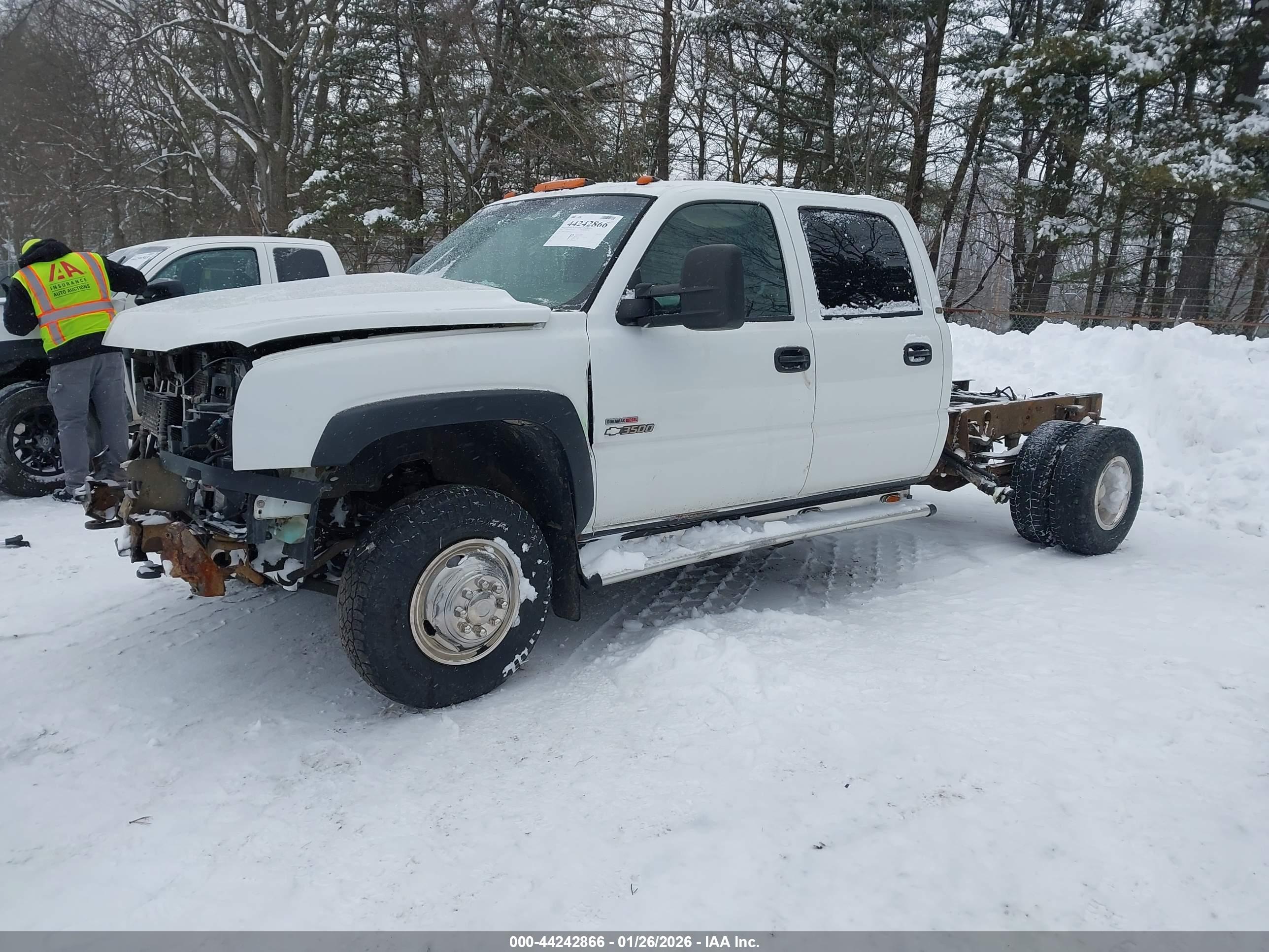 CHEVROLET SILVERADO image 2