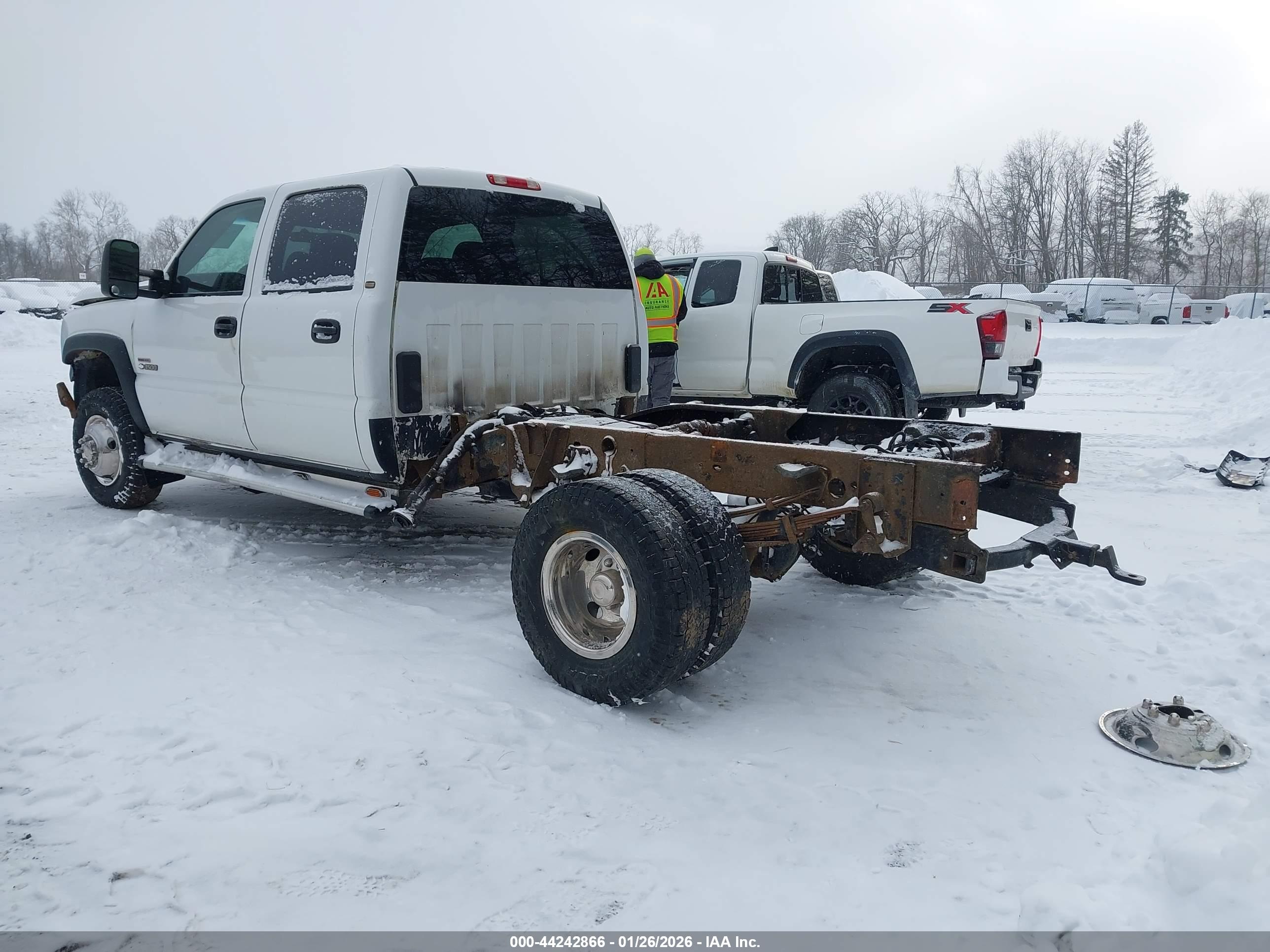 CHEVROLET SILVERADO image 3
