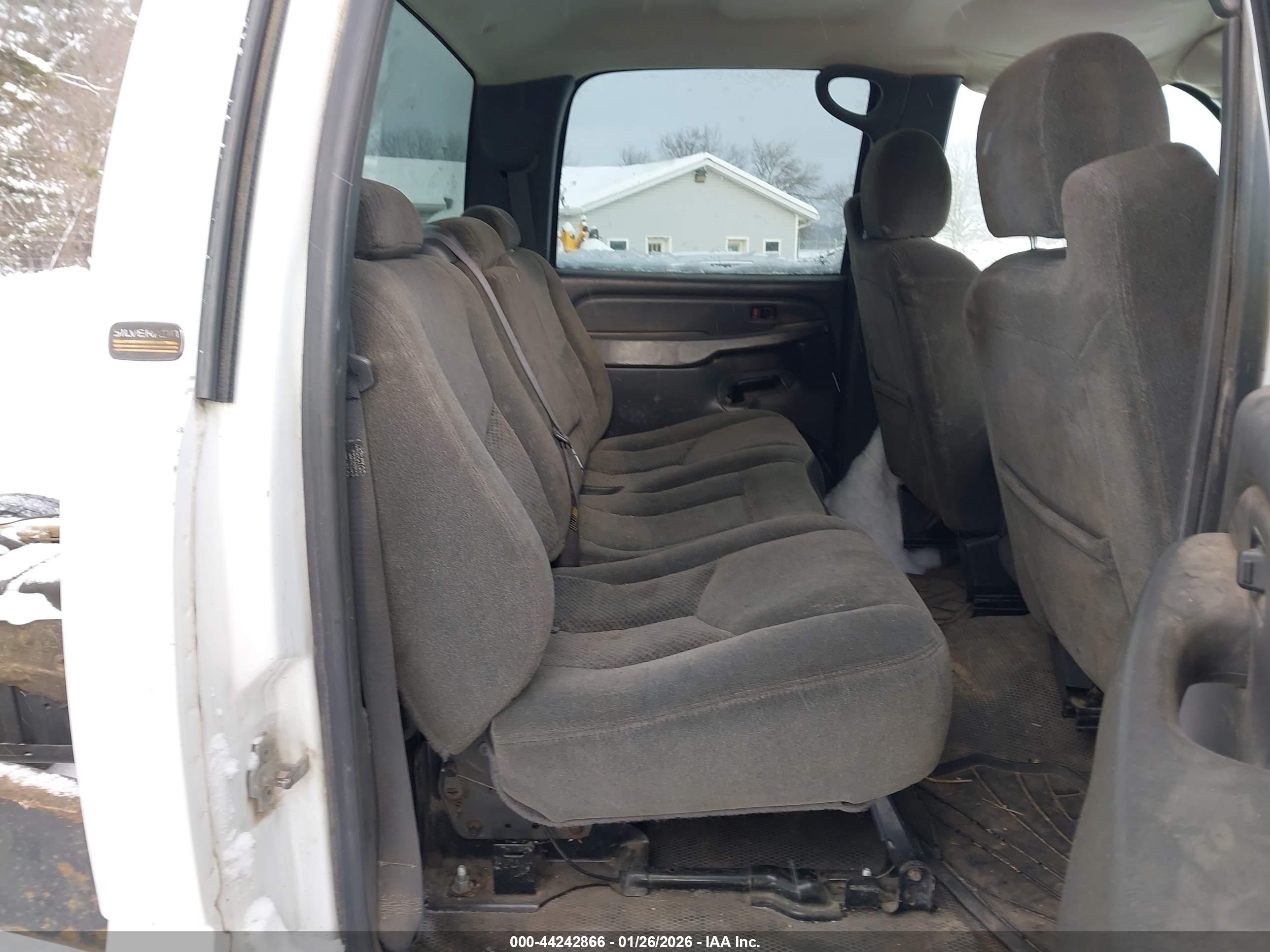 CHEVROLET SILVERADO image 7