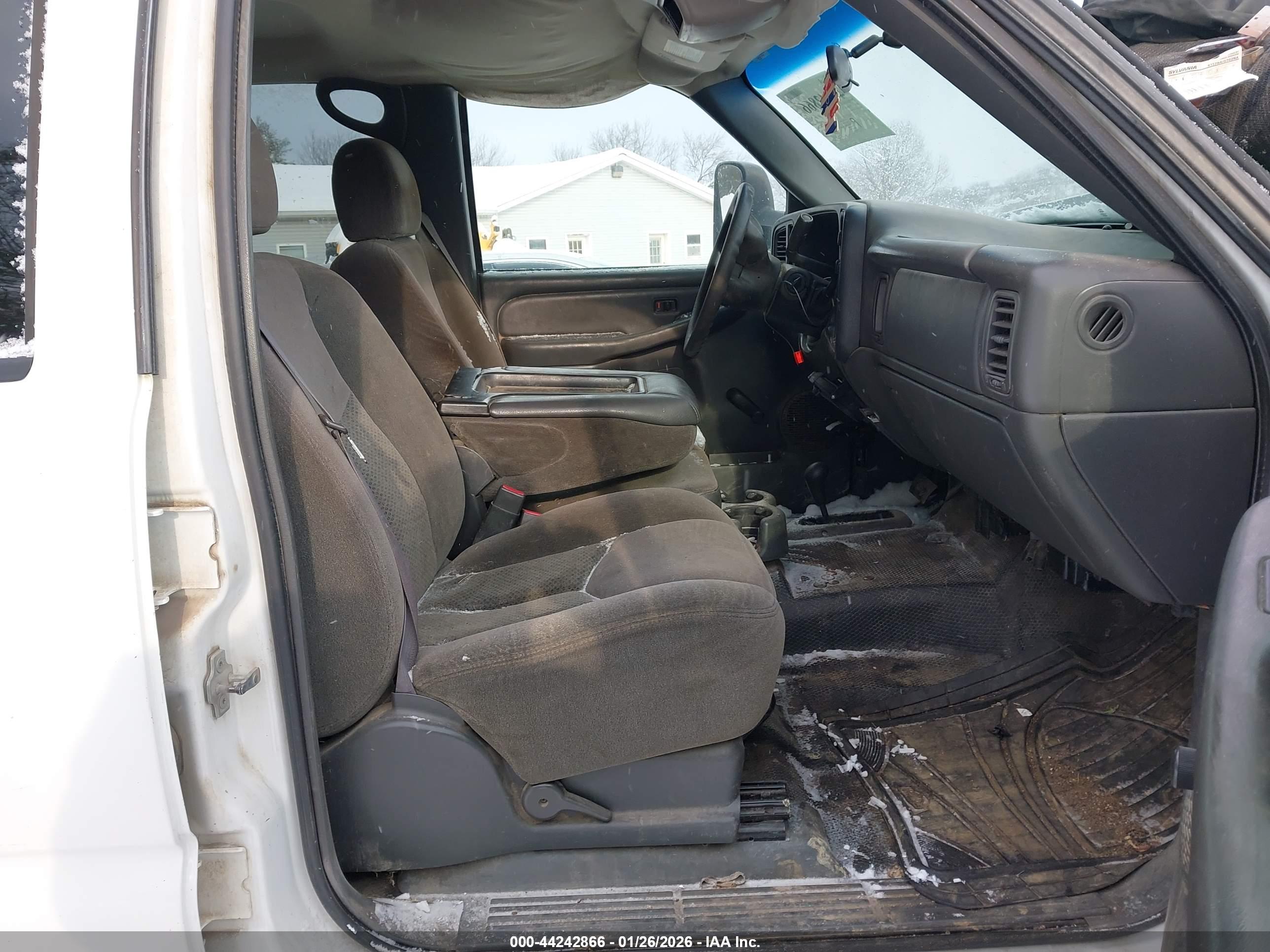 CHEVROLET SILVERADO image 8