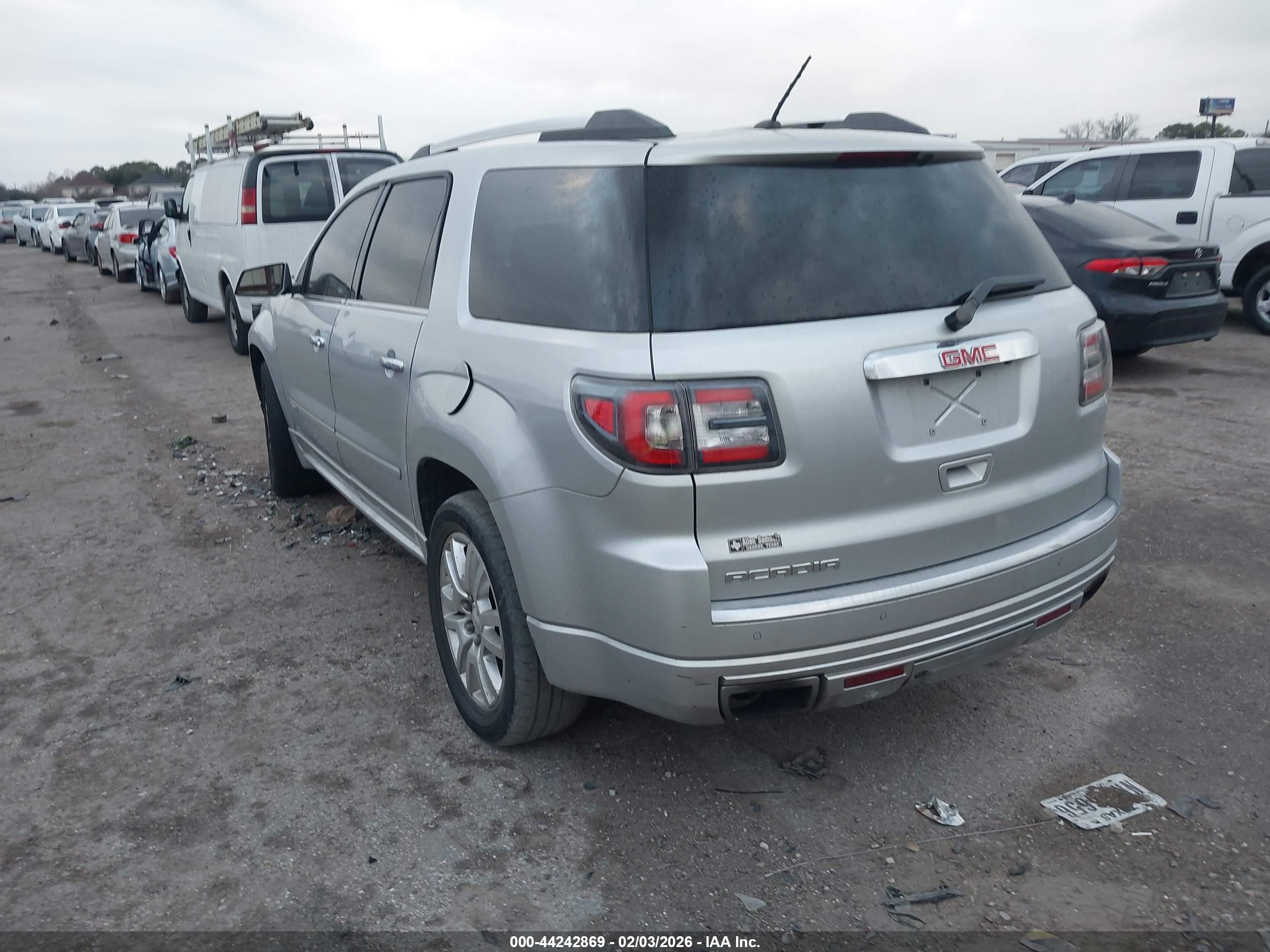 GMC ACADIA image 3