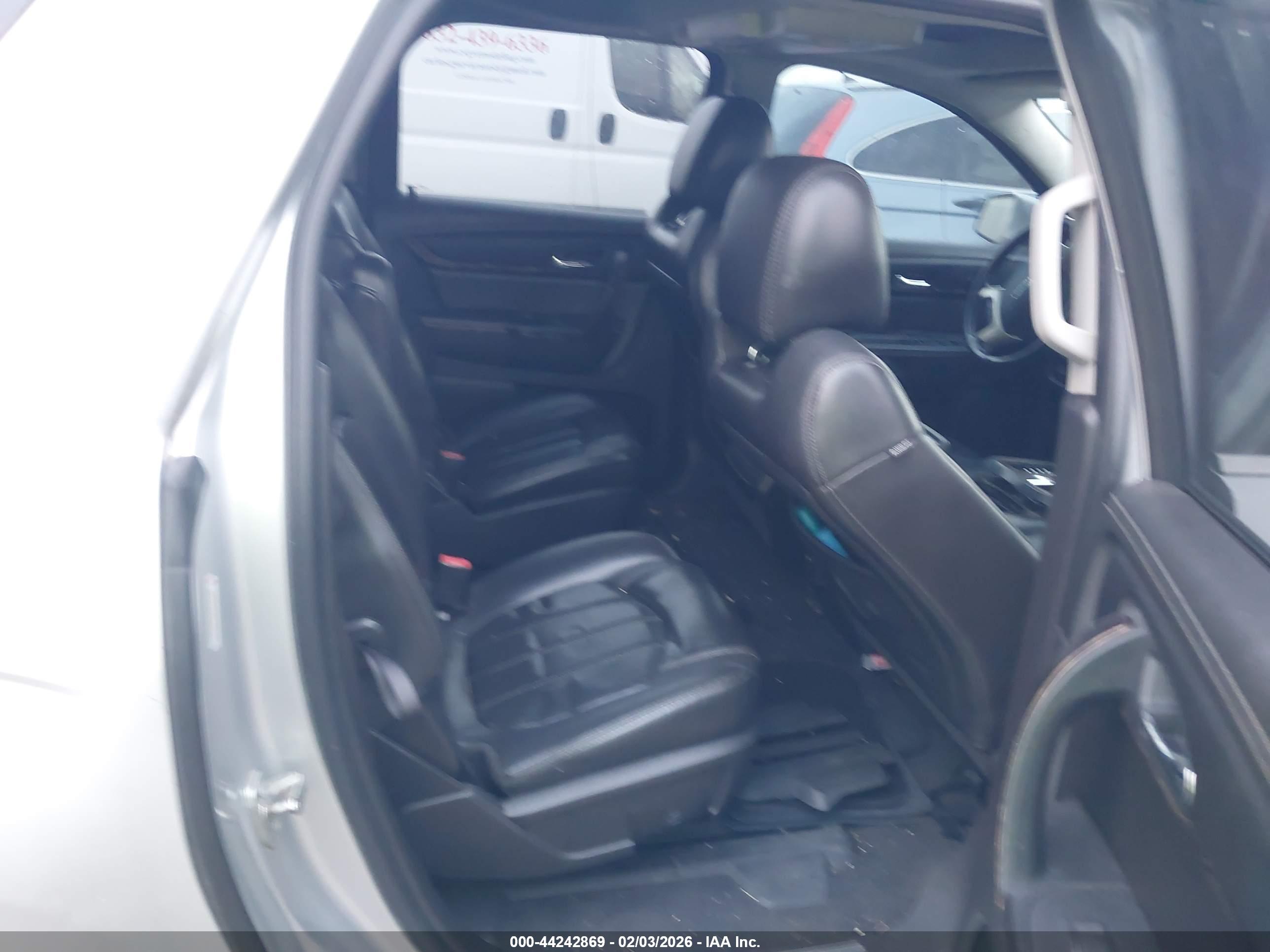 GMC ACADIA image 8