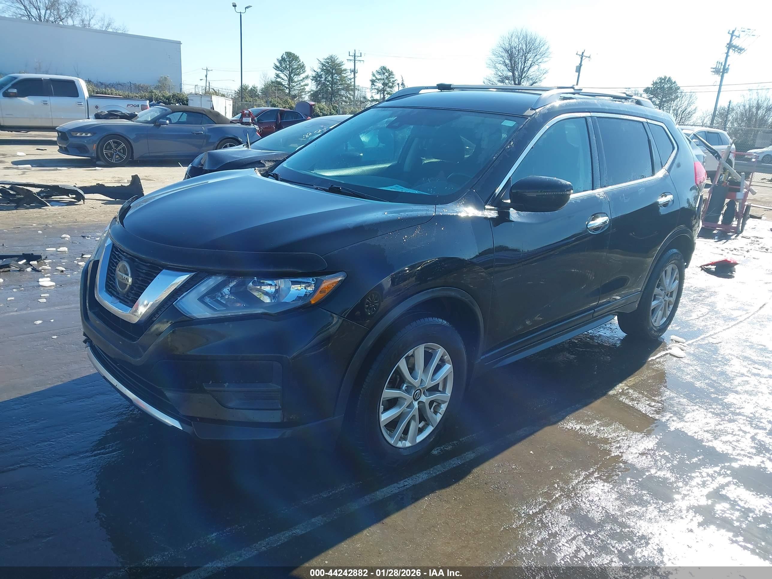 NISSAN ROGUE image 2