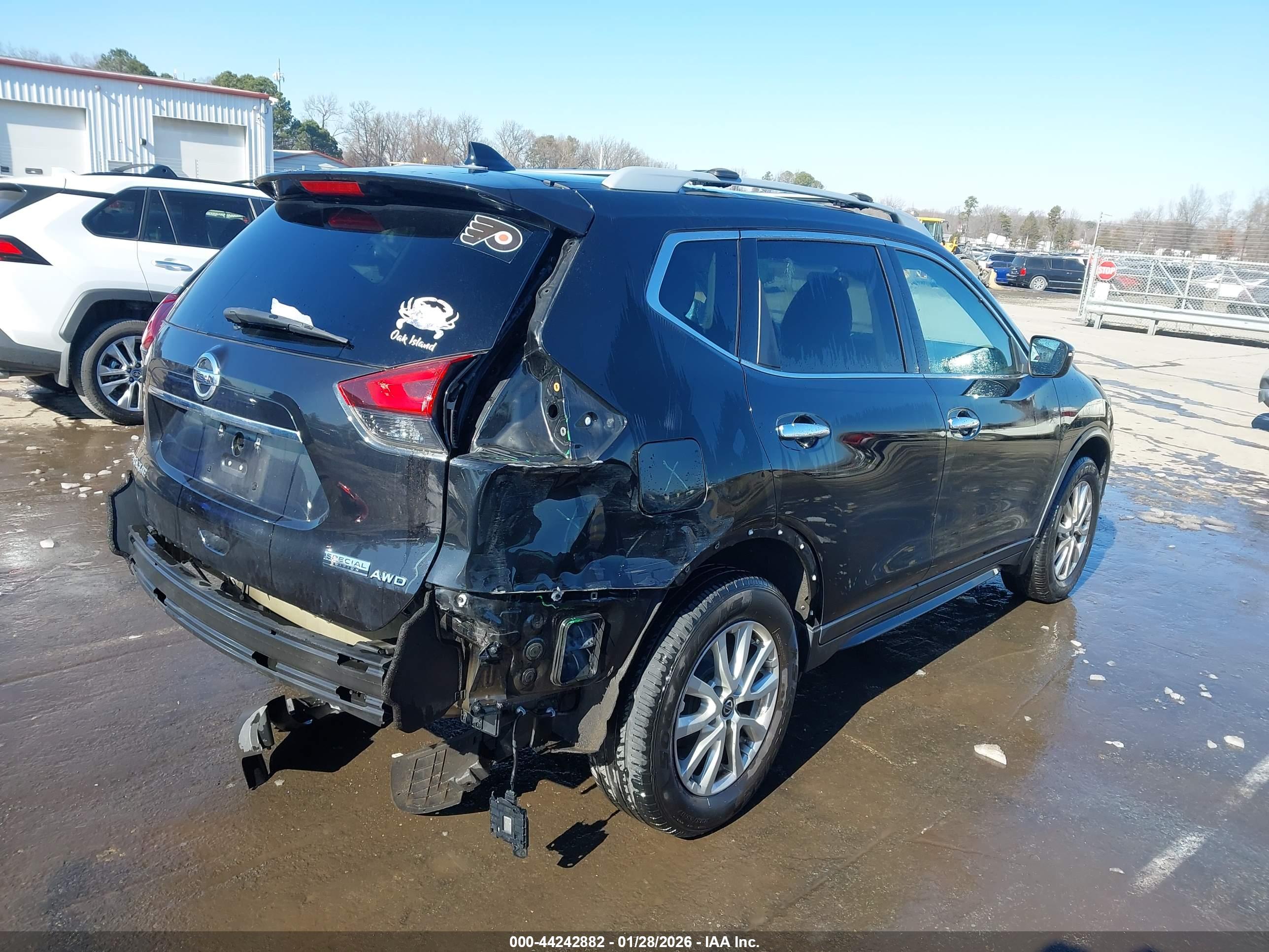 NISSAN ROGUE image 4