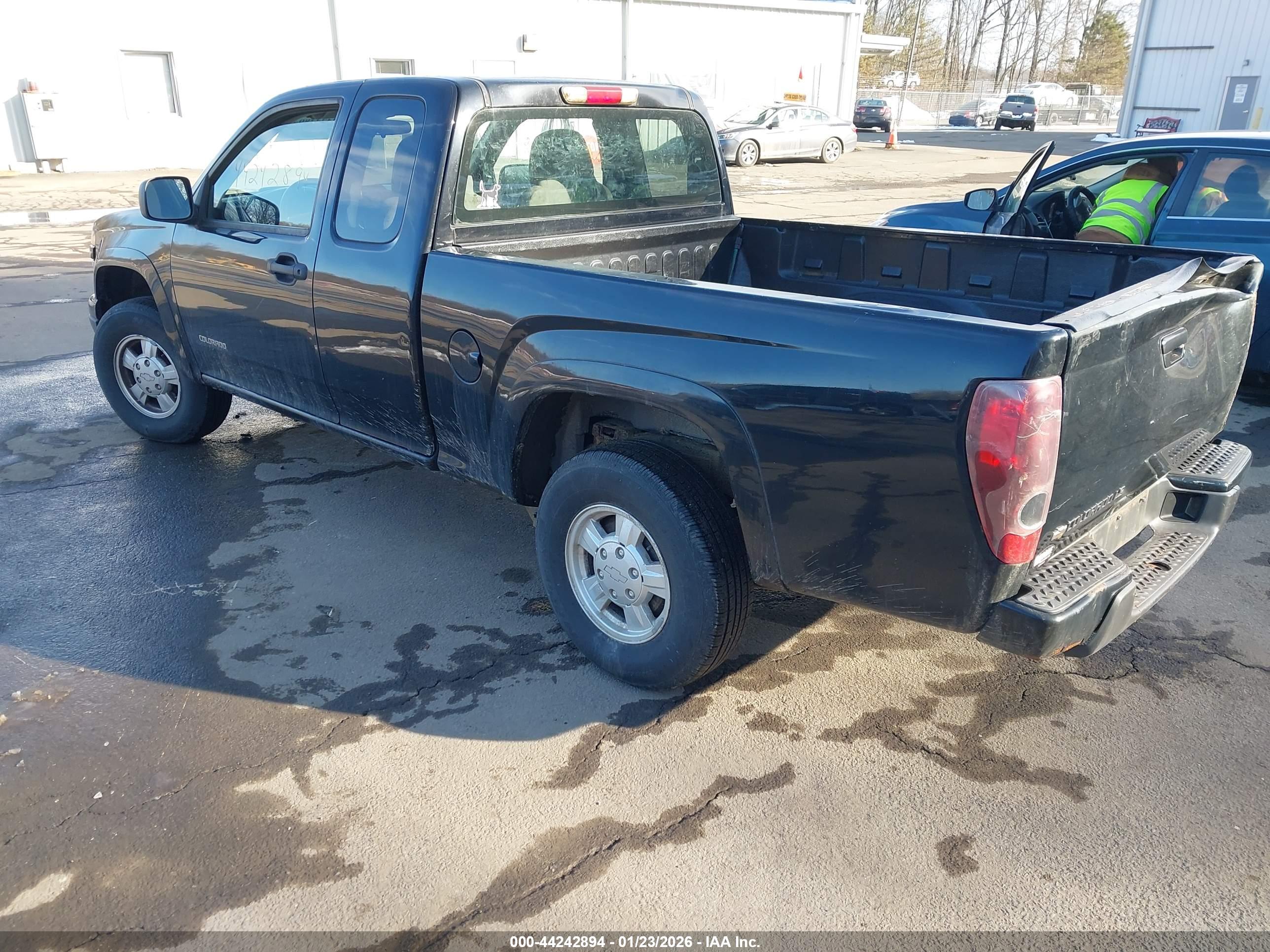 CHEVROLET COLORADO image 3