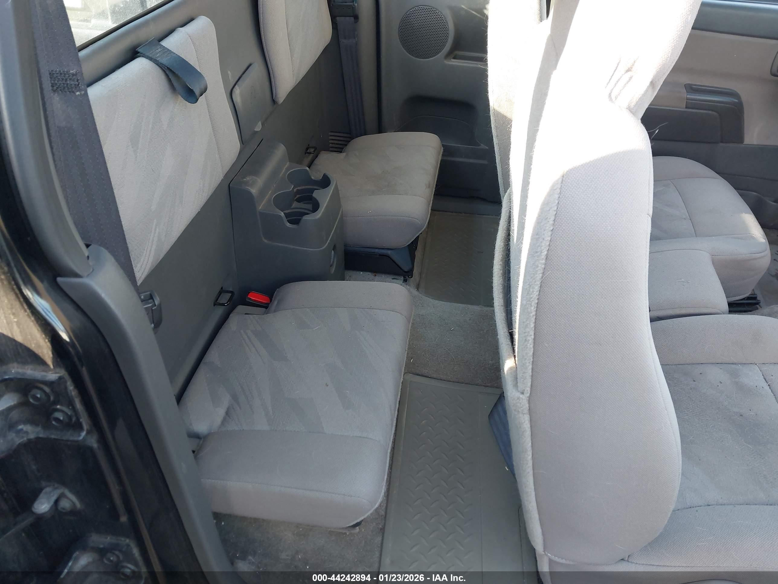 CHEVROLET COLORADO image 8