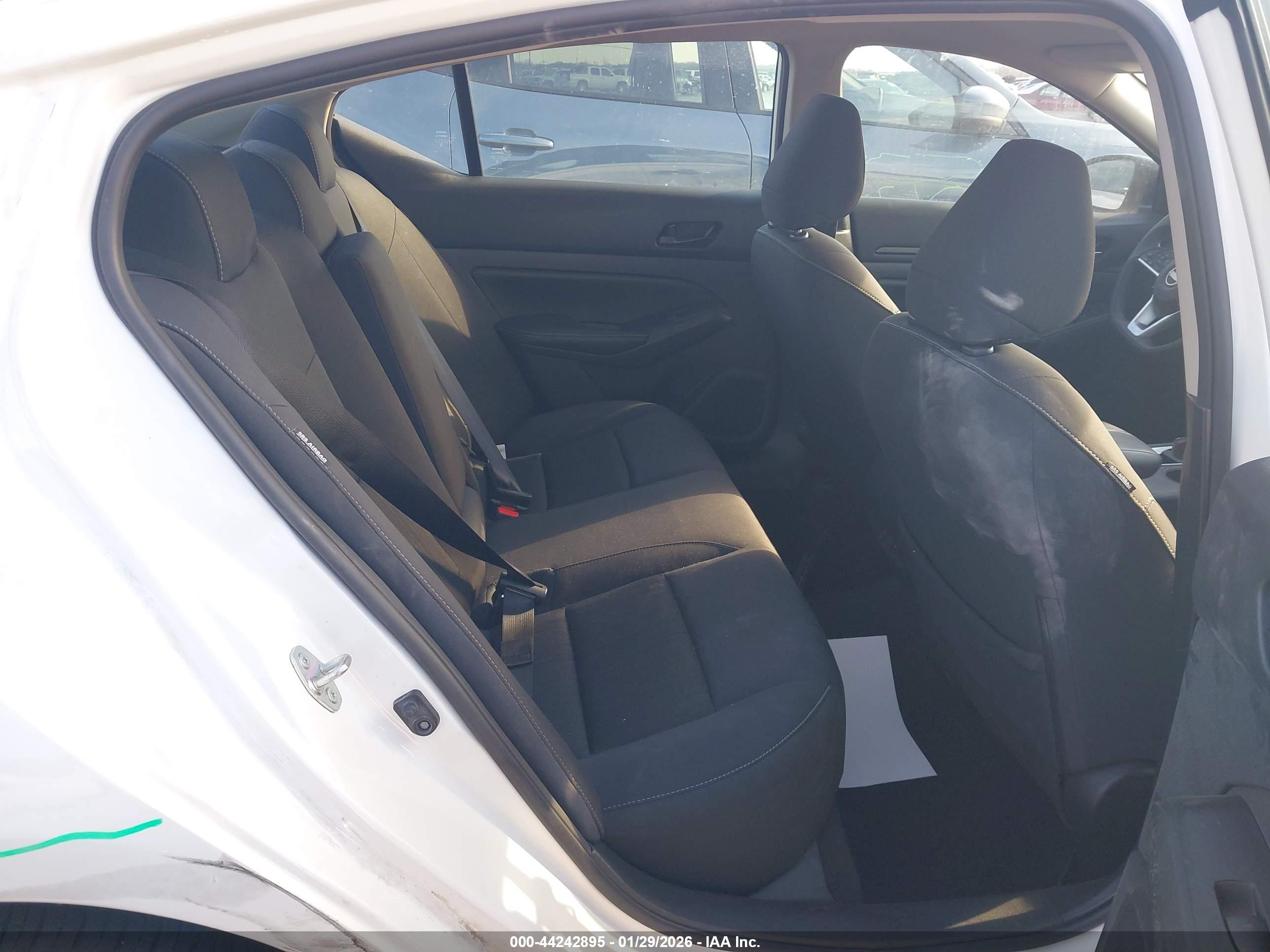 NISSAN ALTIMA image 8
