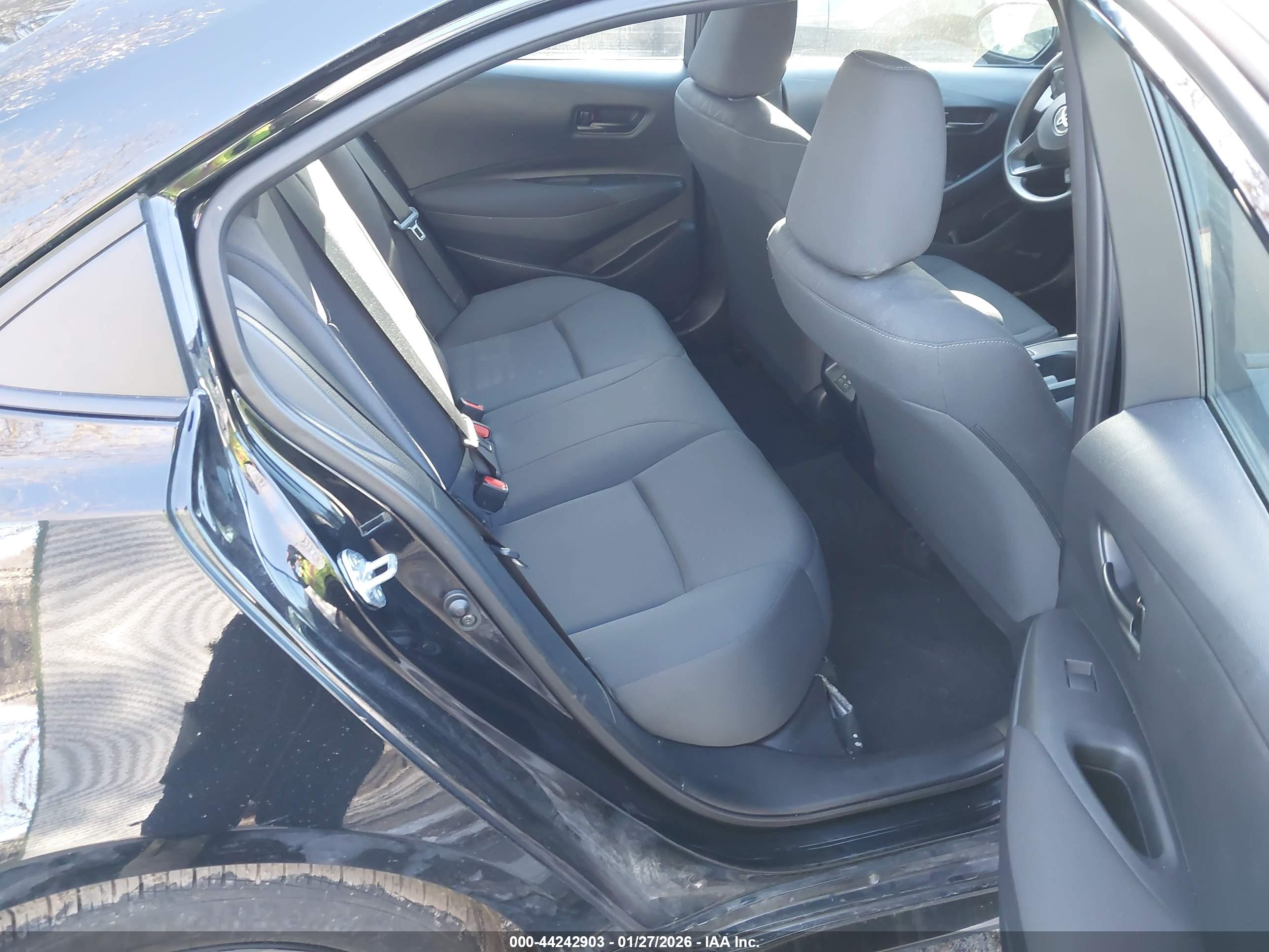 TOYOTA COROLLA image 8